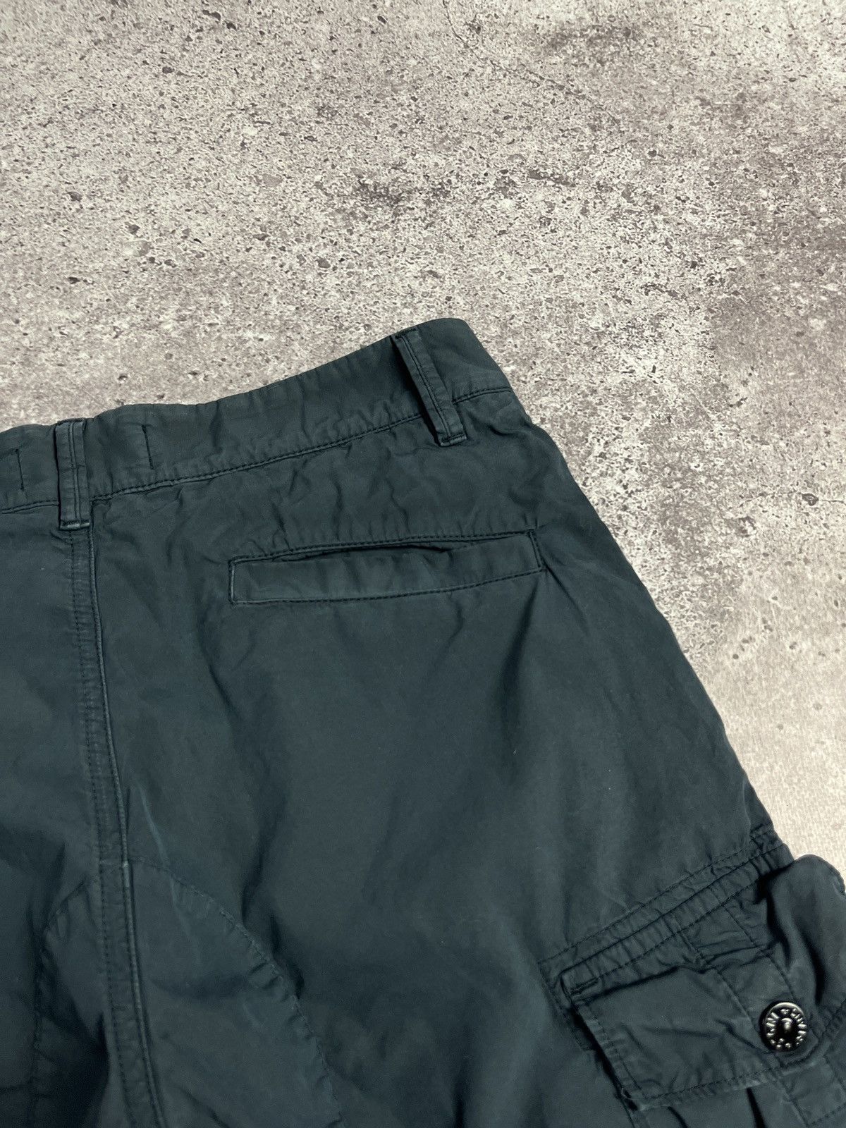 Stone Island Stone Island Junior A10 Garment Dyed Bermuda Cargo Shorts Size US 26 / EU 42 - 7 Thumbnail