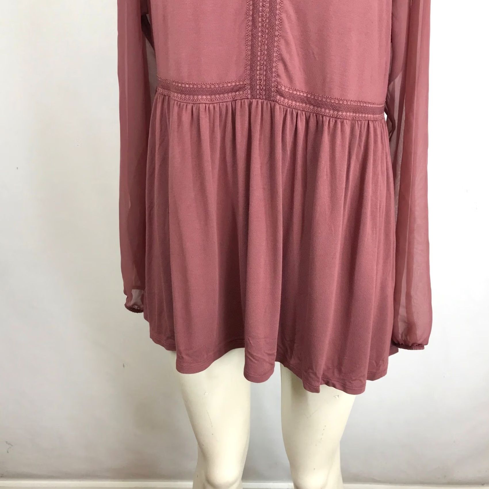 Torrid Torrid Super Soft Knit Peplum Tunic Top Dusty Rose Lace V-Neck Long Sleeve Women 1 Size XS / US 0-2 / IT 36-38 - 3 Thumbnail