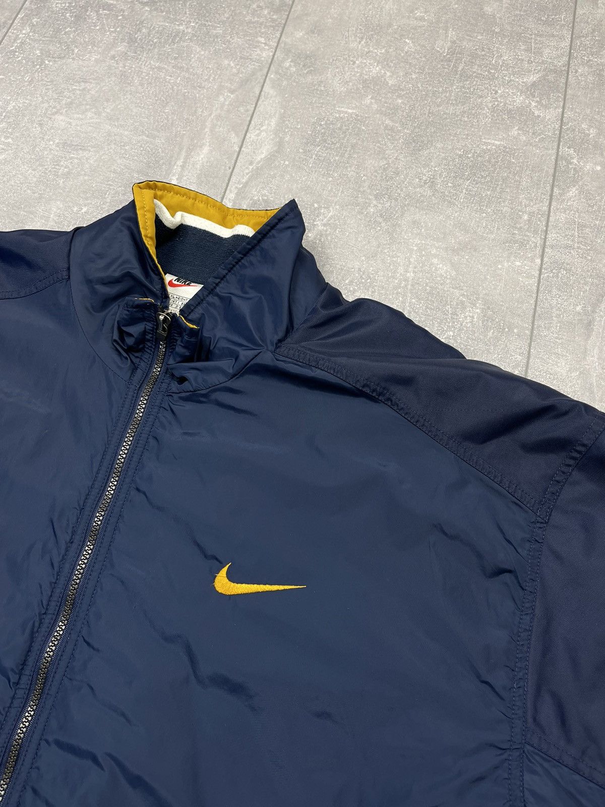 Nike Vintage Nike Puffer Jacket Back Big Logo Size US XL / EU 56 / 4 - 6 Thumbnail