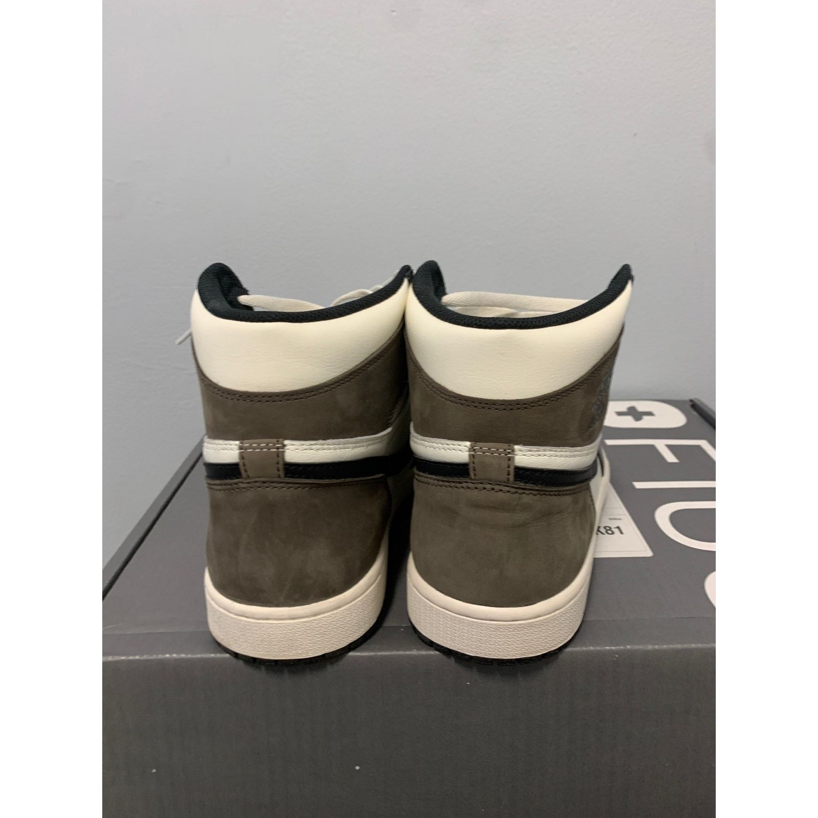 Nike Nike Air Jordan 1 Retro High Dark Mocha Size 11 Used Size US 11 / EU 44 - 2 Thumbnail