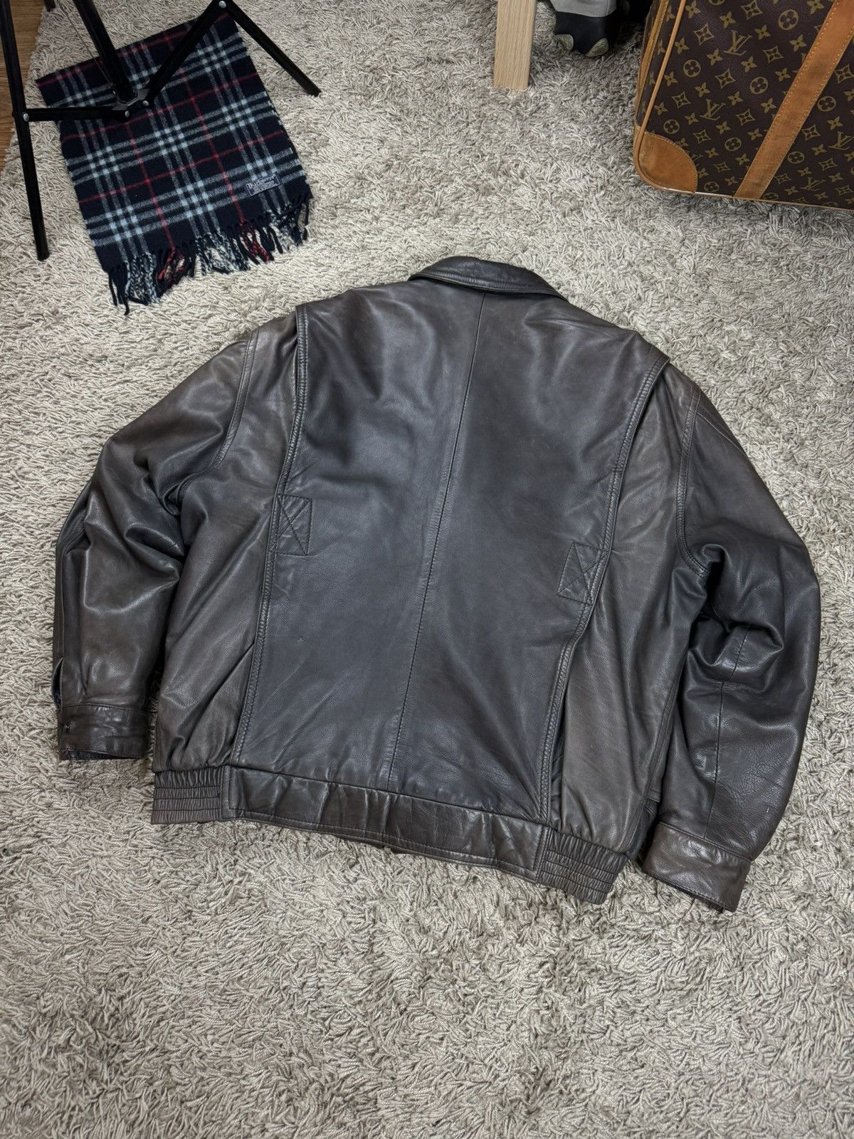 Vintage Vintage leather bomber jacket 90s original retro casual item Size US L / EU 52-54 / 3 - 2 Thumbnail