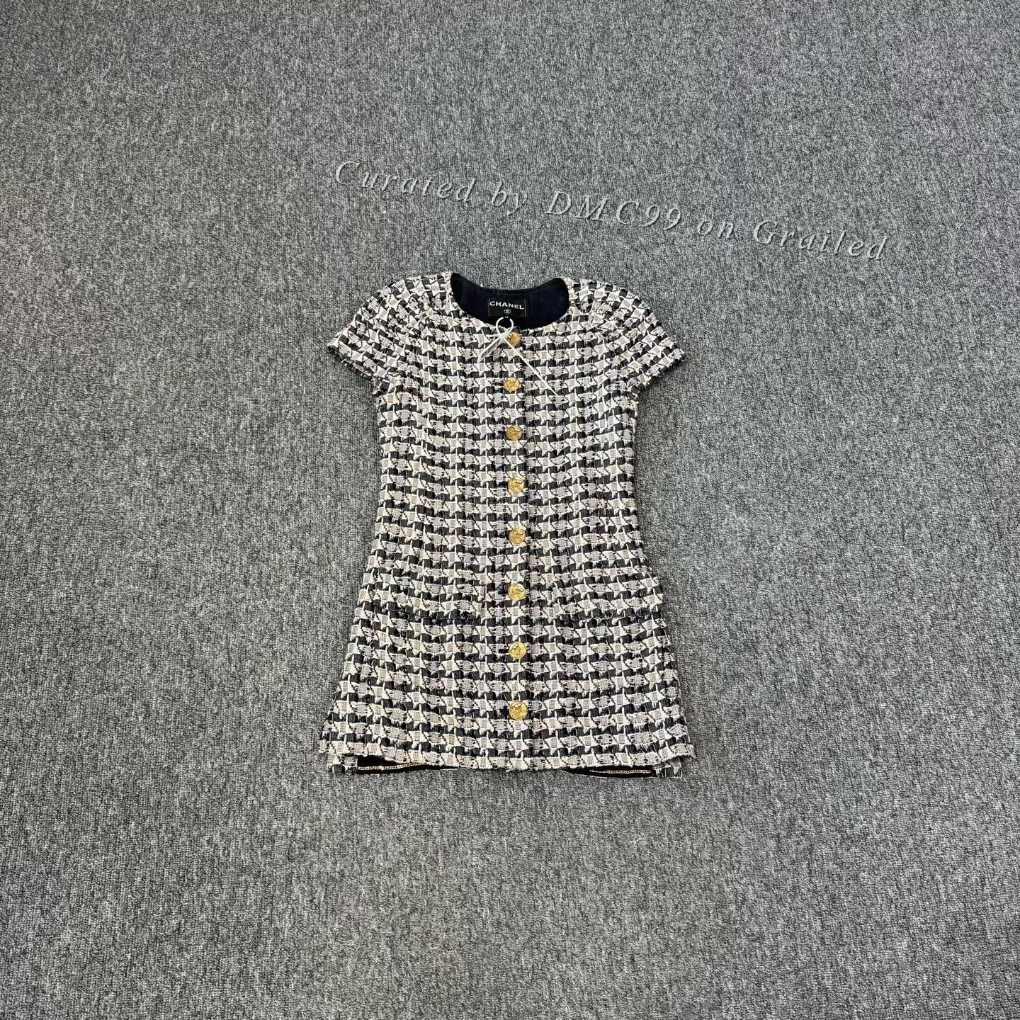 Chanel Chanel Tweed Gold Button Dress Size 34 Size XXS / US 00 / IT 34 - 1 Thumbnail