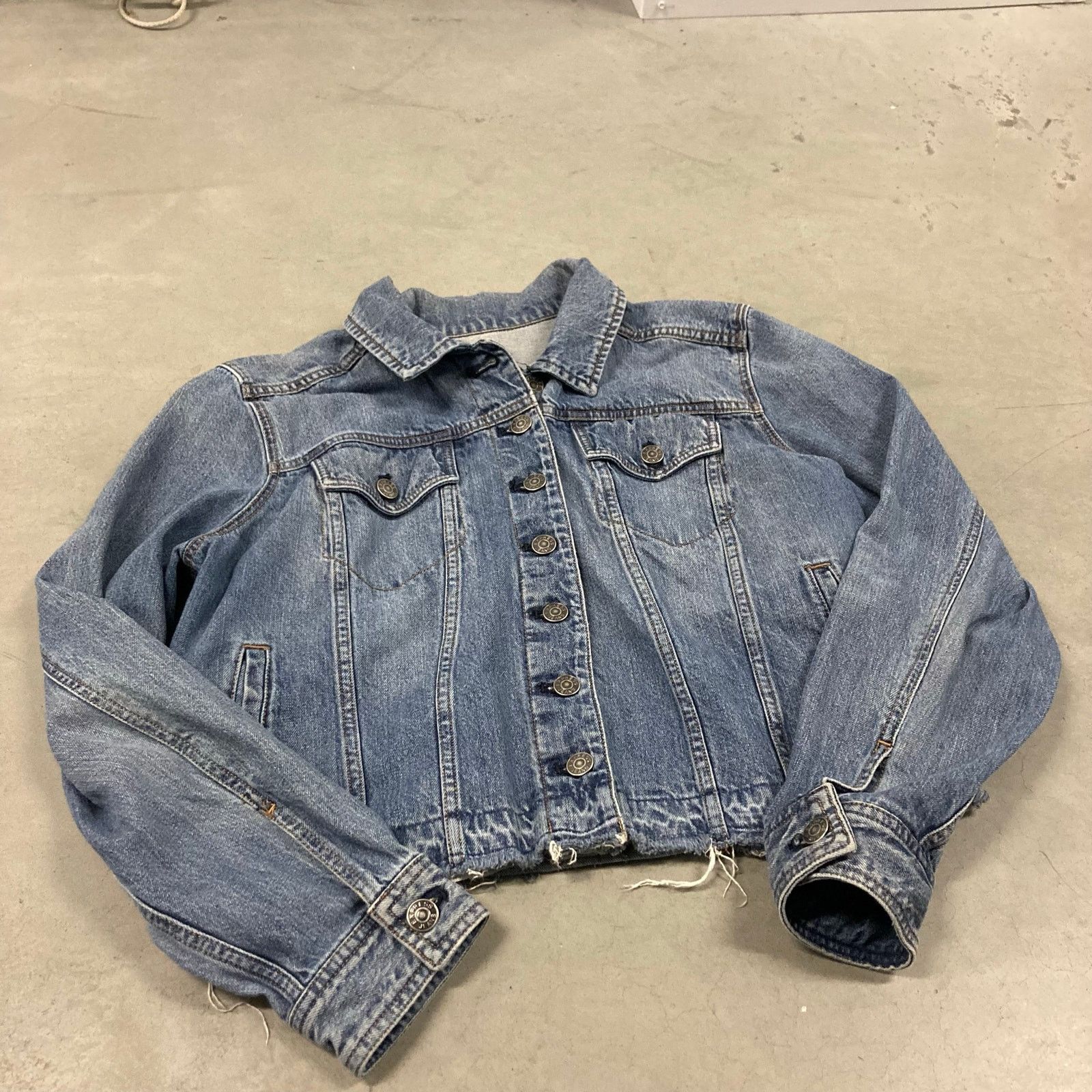 Express Y2K denim express denim cutoff trucker jacket Size L / US 10 / IT 46 - 1 Thumbnail