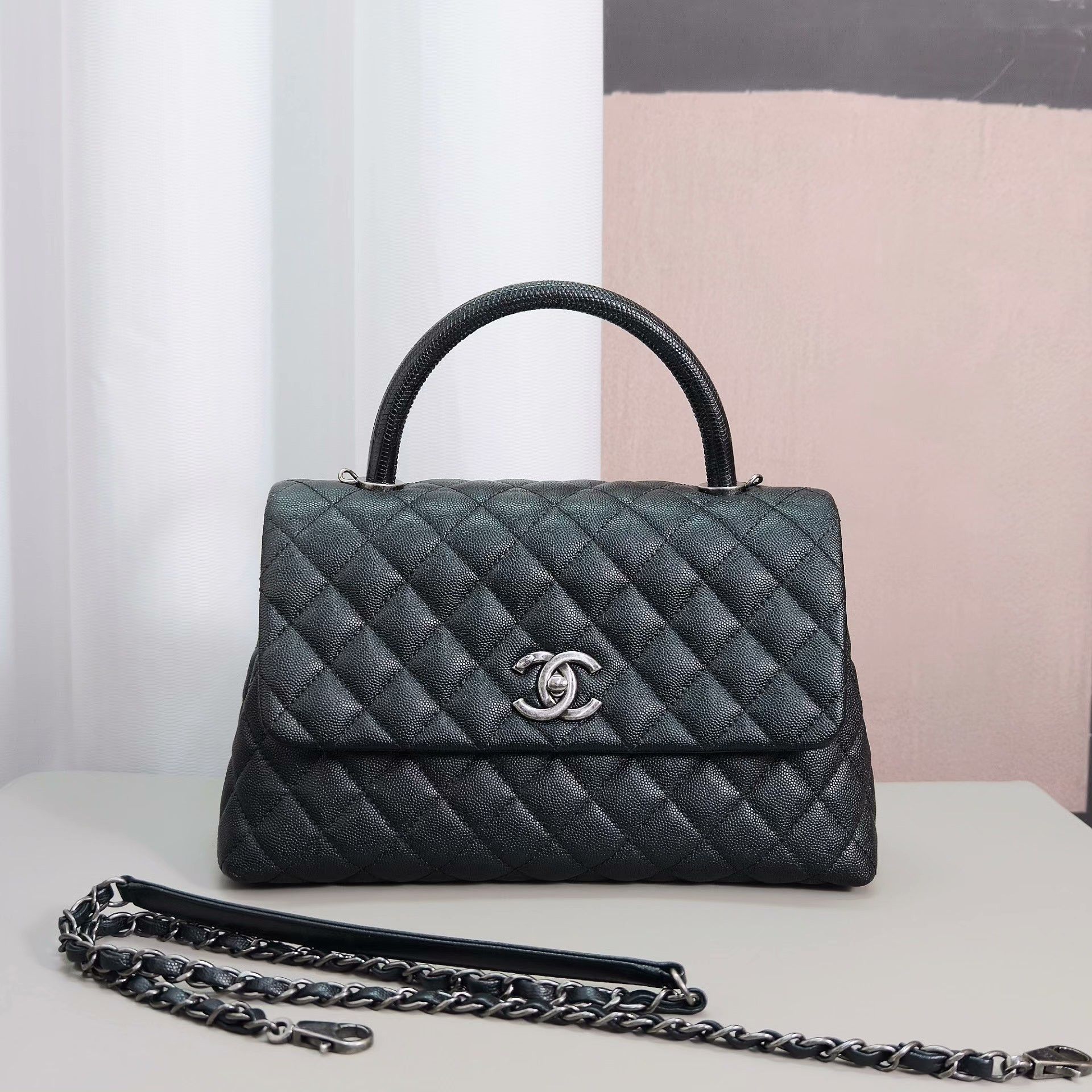 Chanel Pre-loved Bag Very good condition Size ONE SIZE - 1 Thumbnail