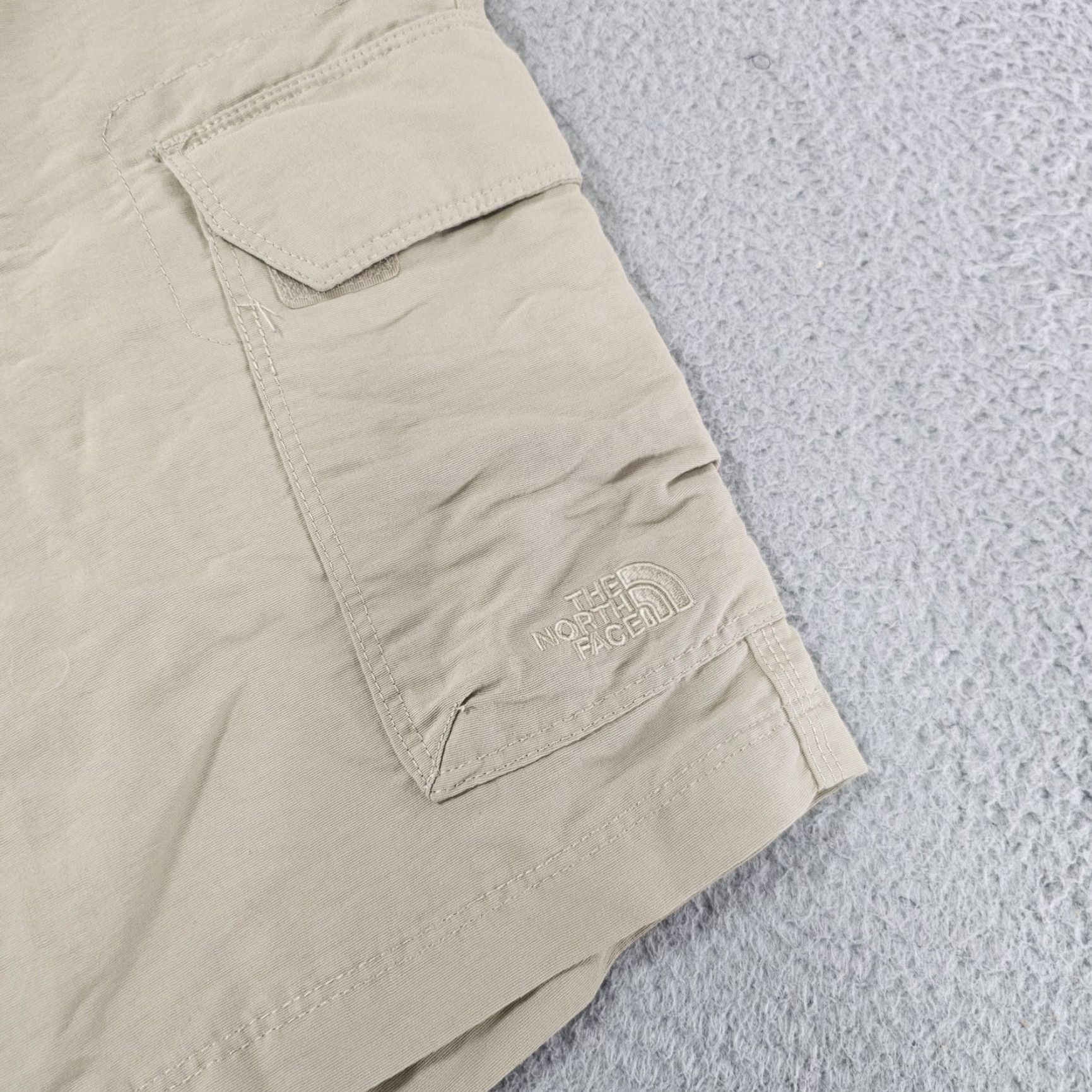 The North Face The North Face Shorts Mens 36 Khaki Nylon Cargo Pockets Hiking Outdoor Size US 36 / EU 52 - 2 Thumbnail
