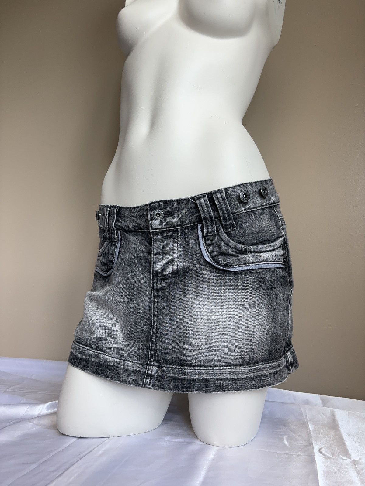 Japanese Brand × Vintage Faded denim vintage mini skirt Size 28" / US 6 / IT 42 - 4 Thumbnail