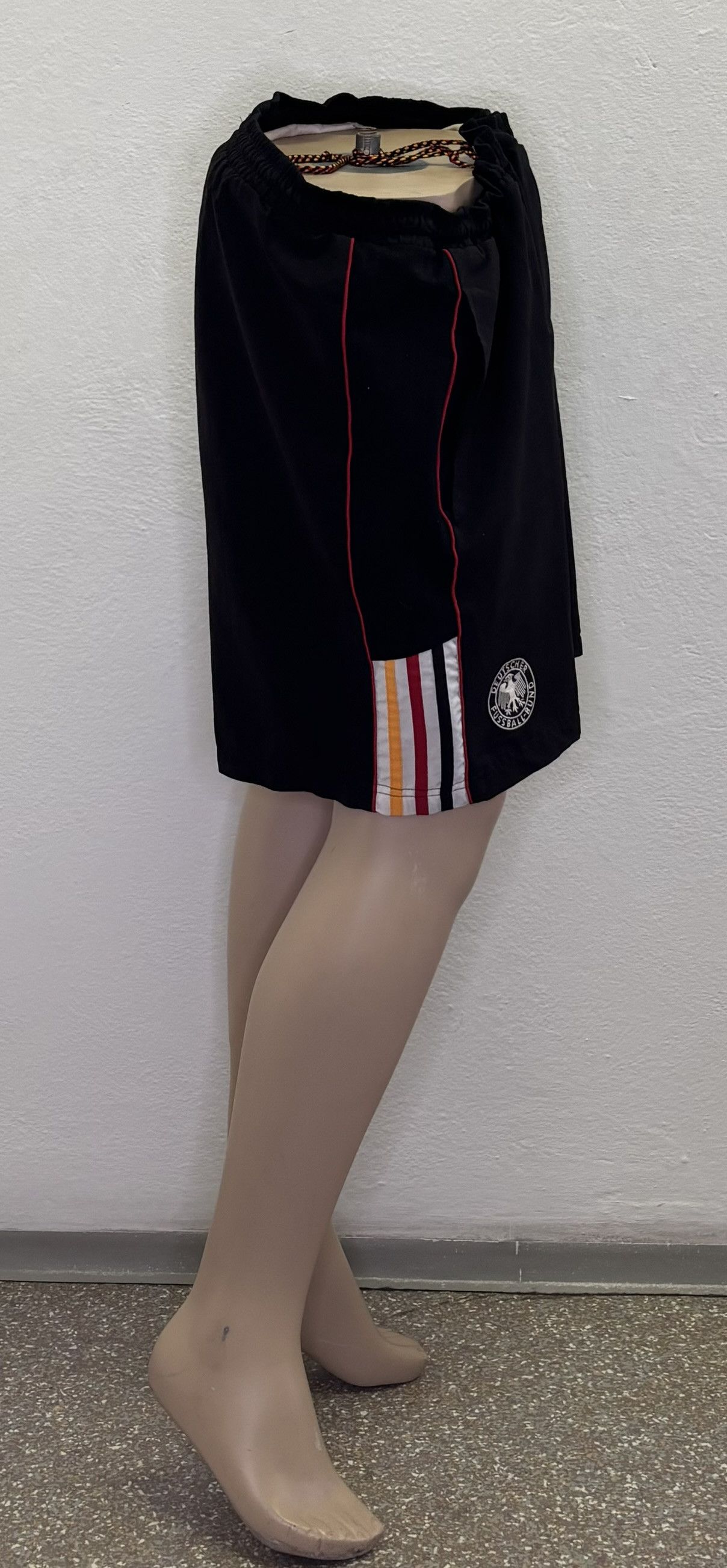 Adidas Germany 1998 Adidas Football Shorts Size XL Size US 39 - 5 Thumbnail