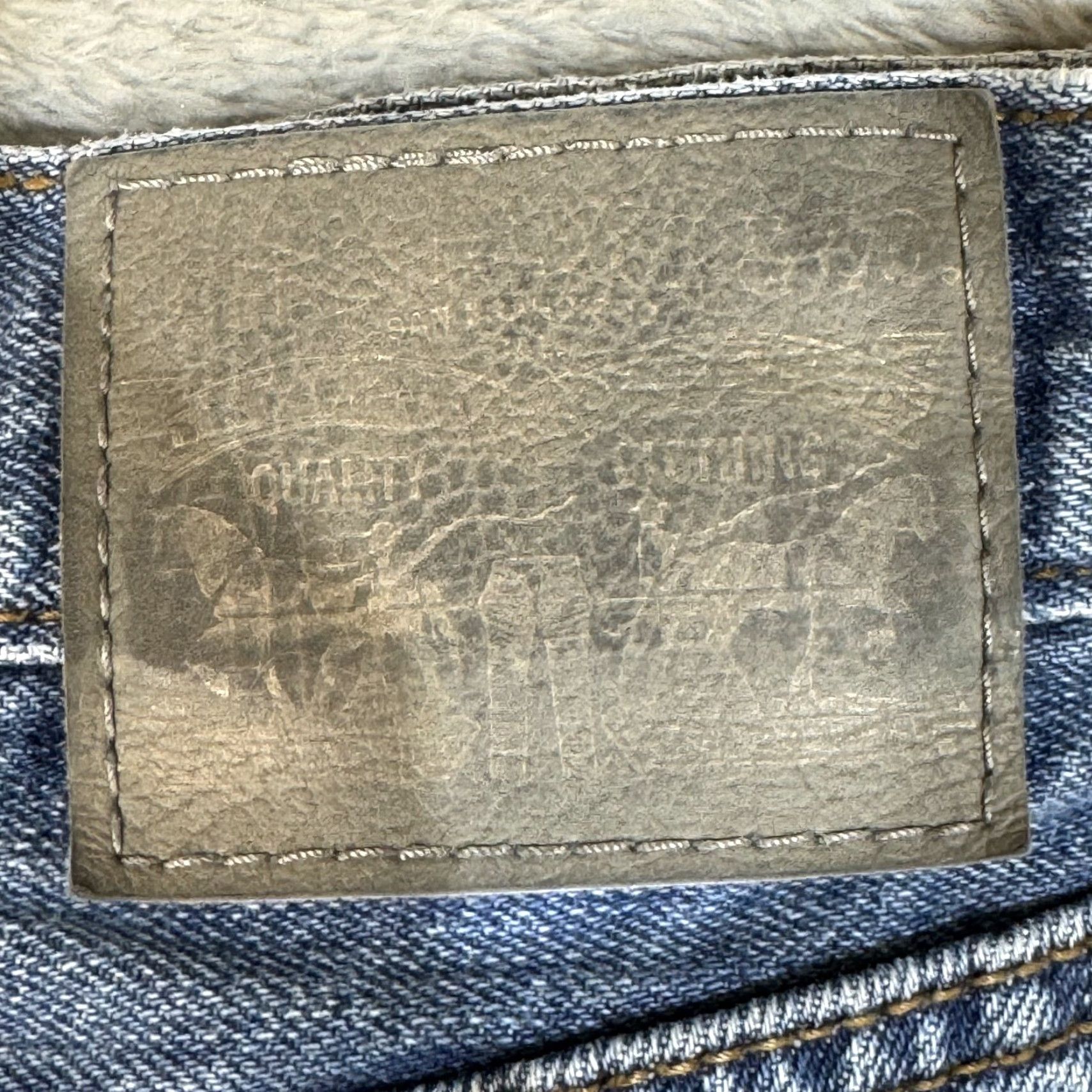 Levi's Levi's Jeans 28 Blue Denim Mid-Rise Button-Fly Original Straight Leg W531 Women Regular/Adult Small Packaged Straight Jeans Size 28" / US 6 / IT 42 - 4 Thumbnail