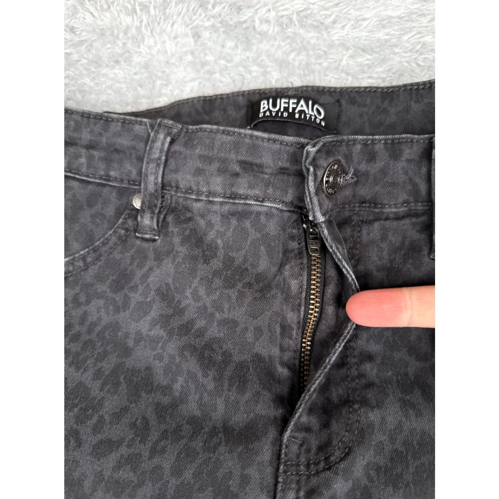Buffalo David Bitton Buffalo Jeans Womens 4 Mid Rise Skinny 28x28 Black Gray Leopard Hanna High Skinny 28in Inseam 28in 5-Pocket Denim Cotton Blend Machine Washable Womens Size 27" / US 4 / IT 40 - 5 Thumbnail