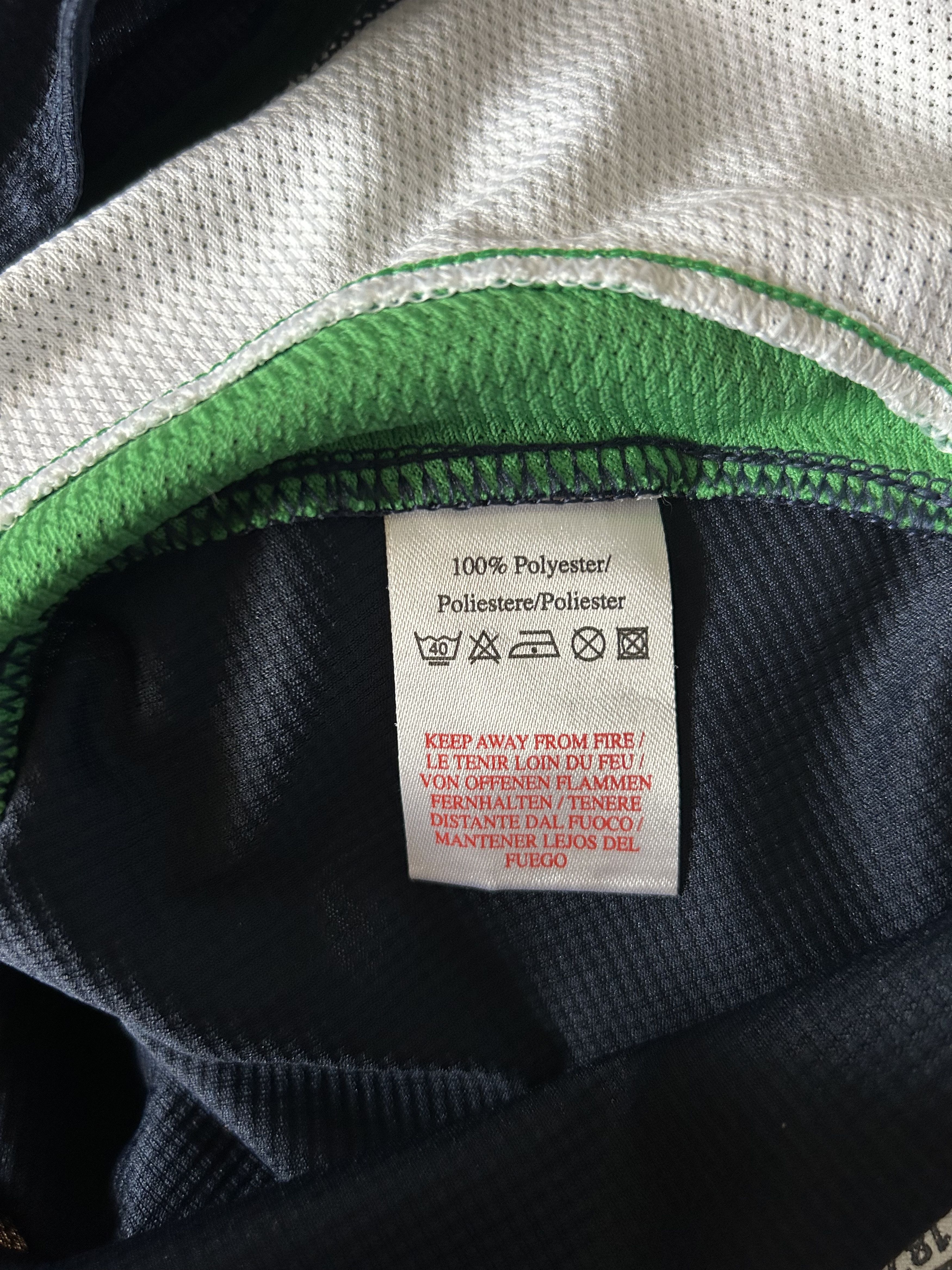 Umbro Vintage training shirt IRELAND 2004/2006 - L Umbro - UNIQUE Size US L / EU 52-54 / 3 - 7 Thumbnail