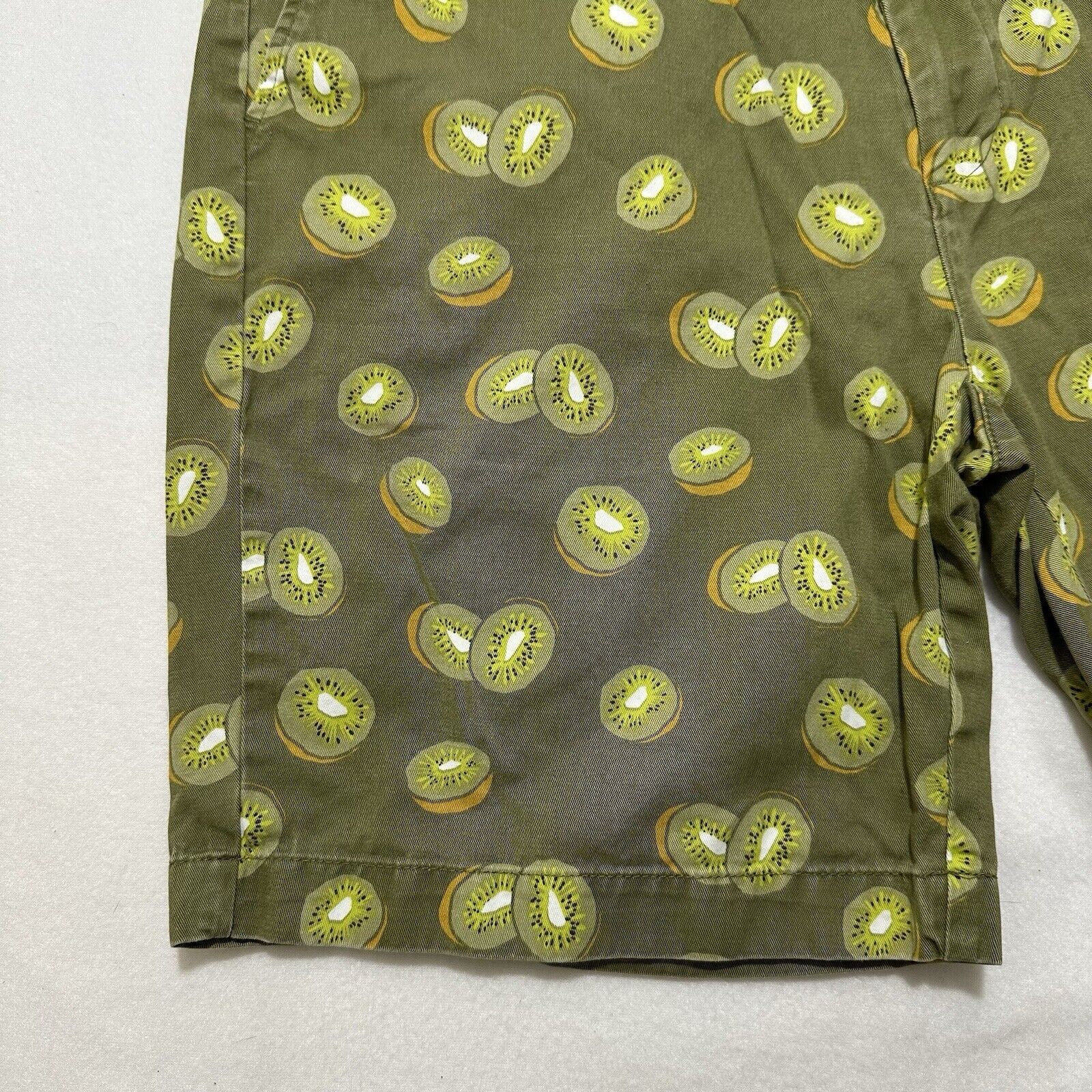 Other Amazon Essentials 36 Kiwi Chino Shorts 8" Fruit Pattern Size US 36 / EU 52 - 4 Thumbnail