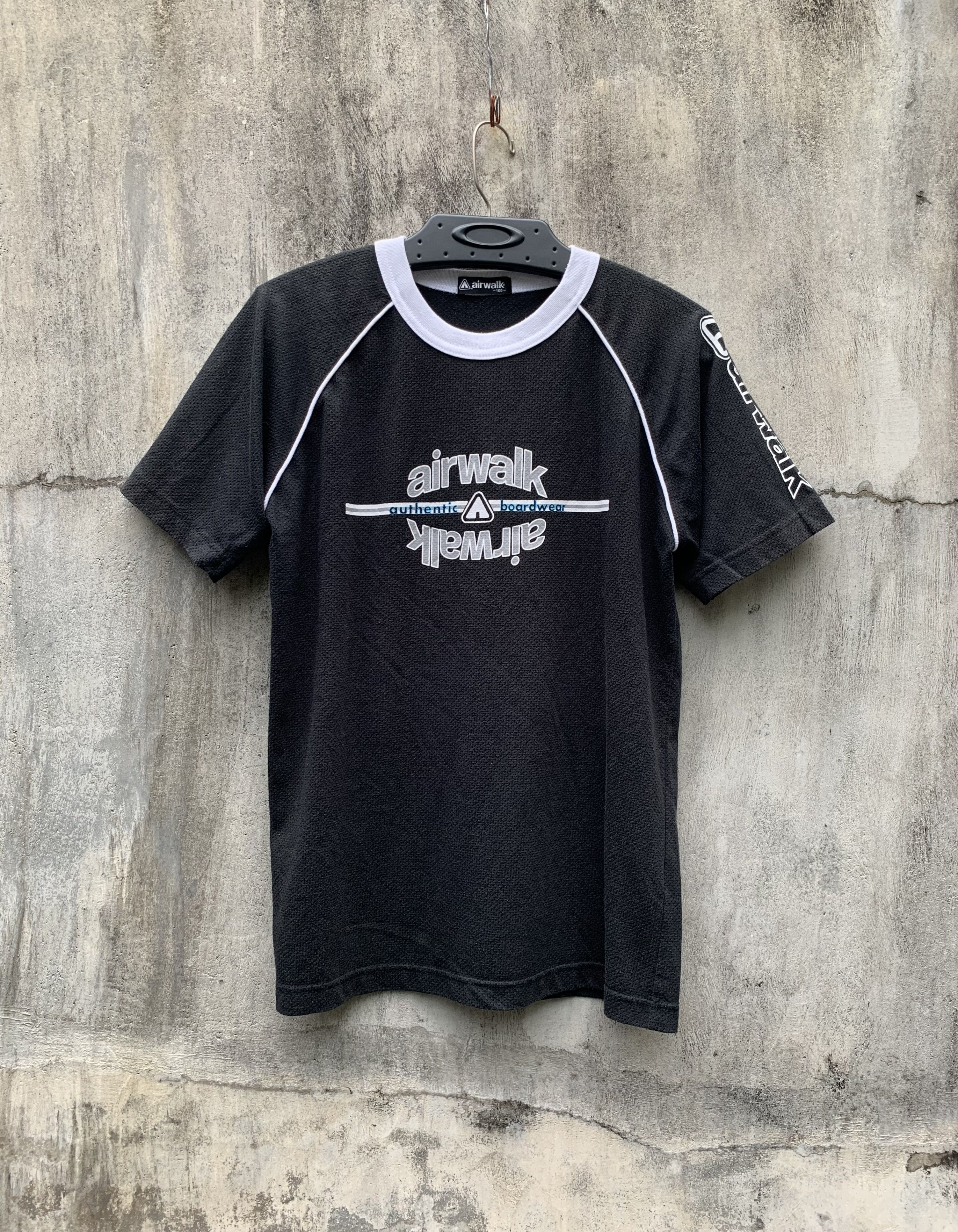 Airwalk y2k Airwalk Boardwear Black Tee Size US S / EU 44-46 / 1 - 1 Thumbnail