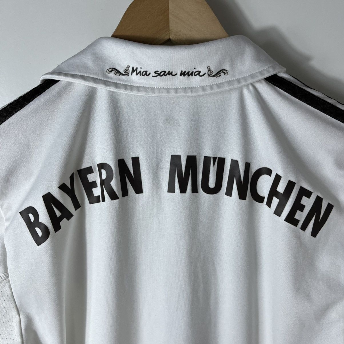Adidas Adidas FC Bayern Munich 2013/2014 Away Football Jersey Size US S / EU 44-46 / 1 - 13 Thumbnail