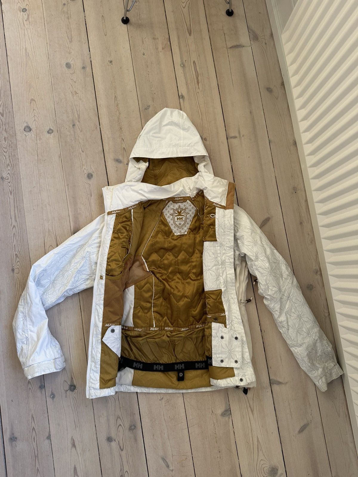 Helly Hansen Vintage Helly Hansen ski set in white/gold Size S / US 4 / IT 40 - 1 Thumbnail