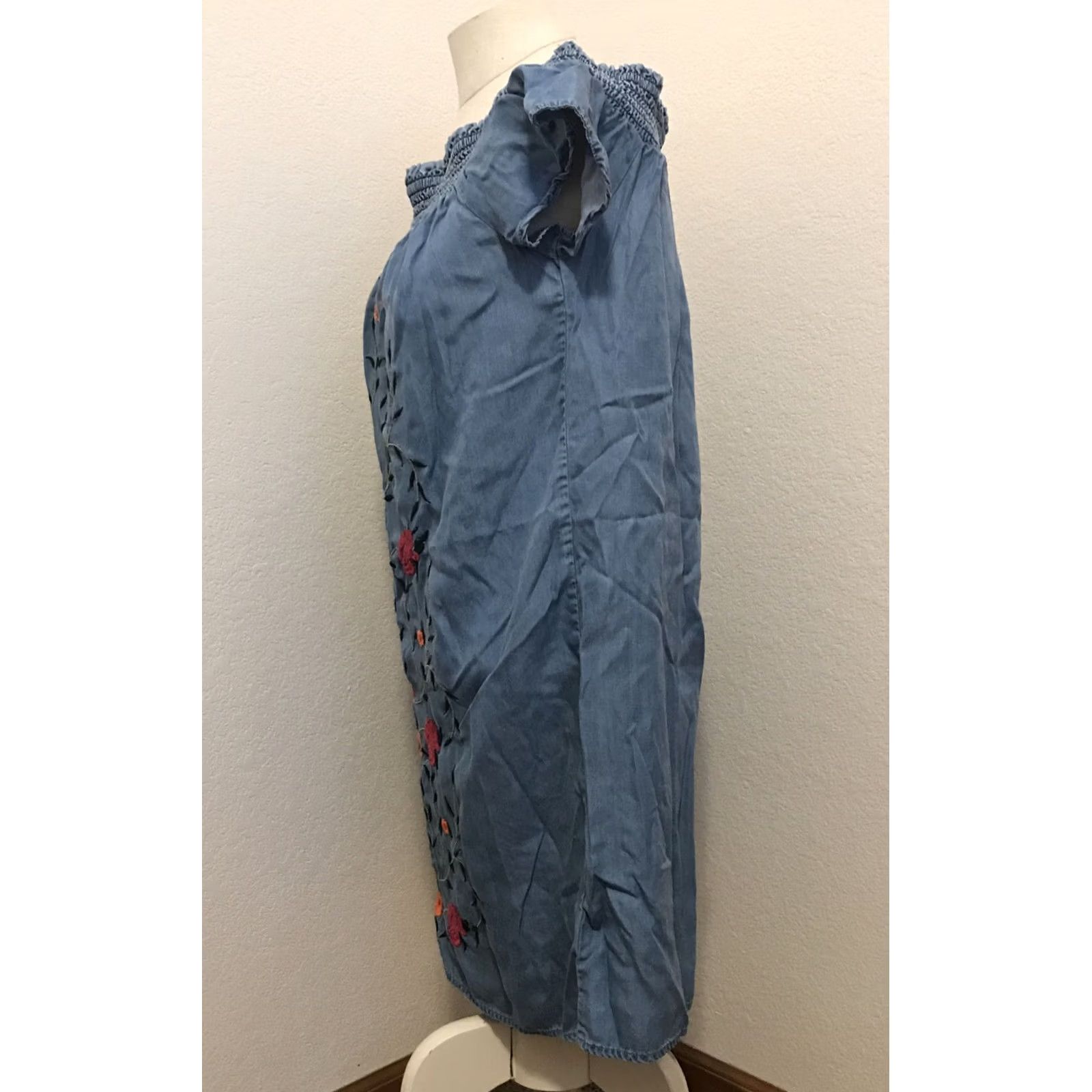 Vintage MI A MI Blouse Tunic Women Off the Shoulder Blue Floral Embroidered Short Sleeve Tencel Bohemian 18" Pit to Pit 28.5" Length M Size M / US 6-8 / IT 42-44 - 4 Thumbnail