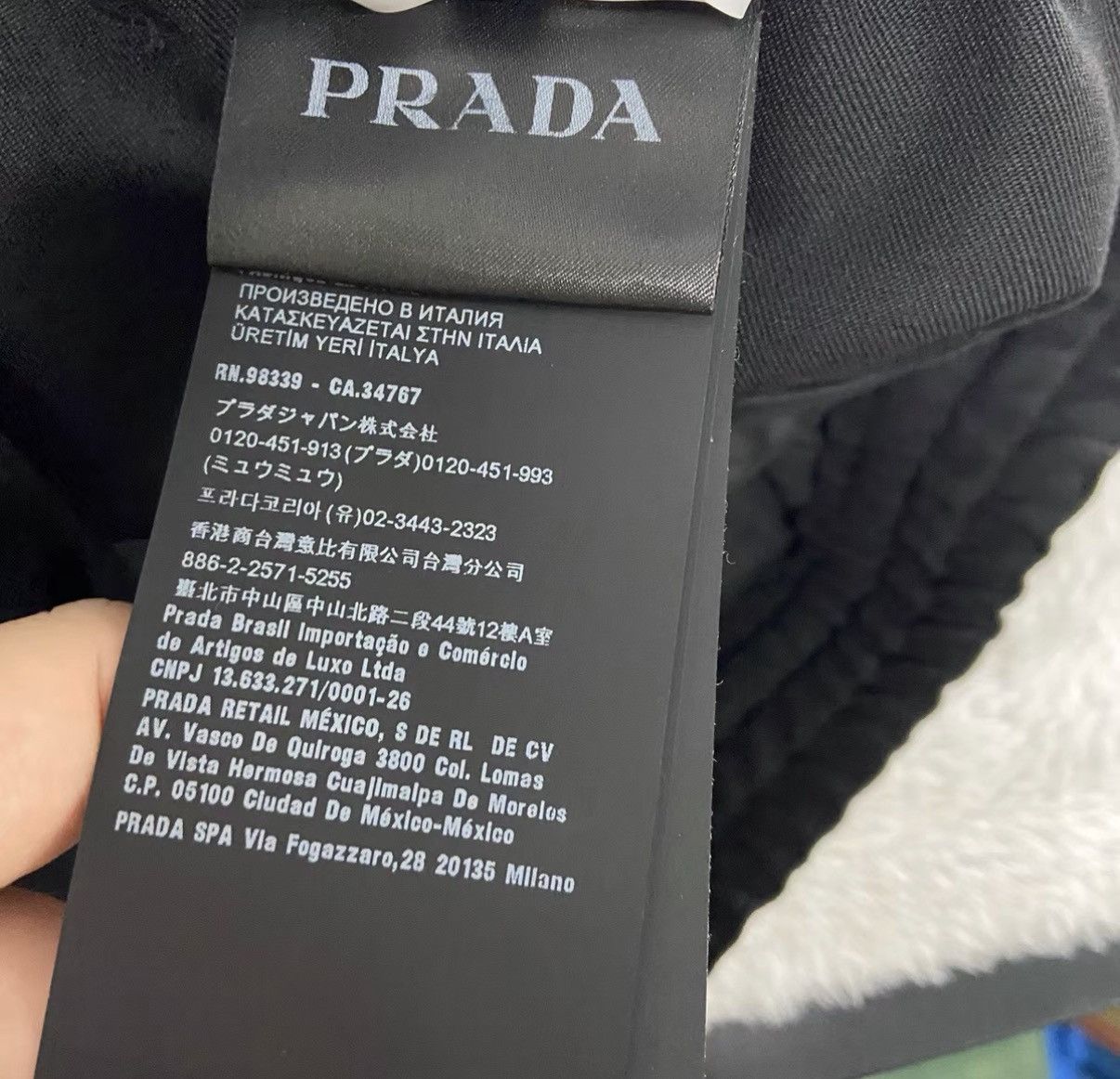 Prada Prada Black Triangle Logo Shorts J41 Size US 32 / EU 48 - 5 Thumbnail