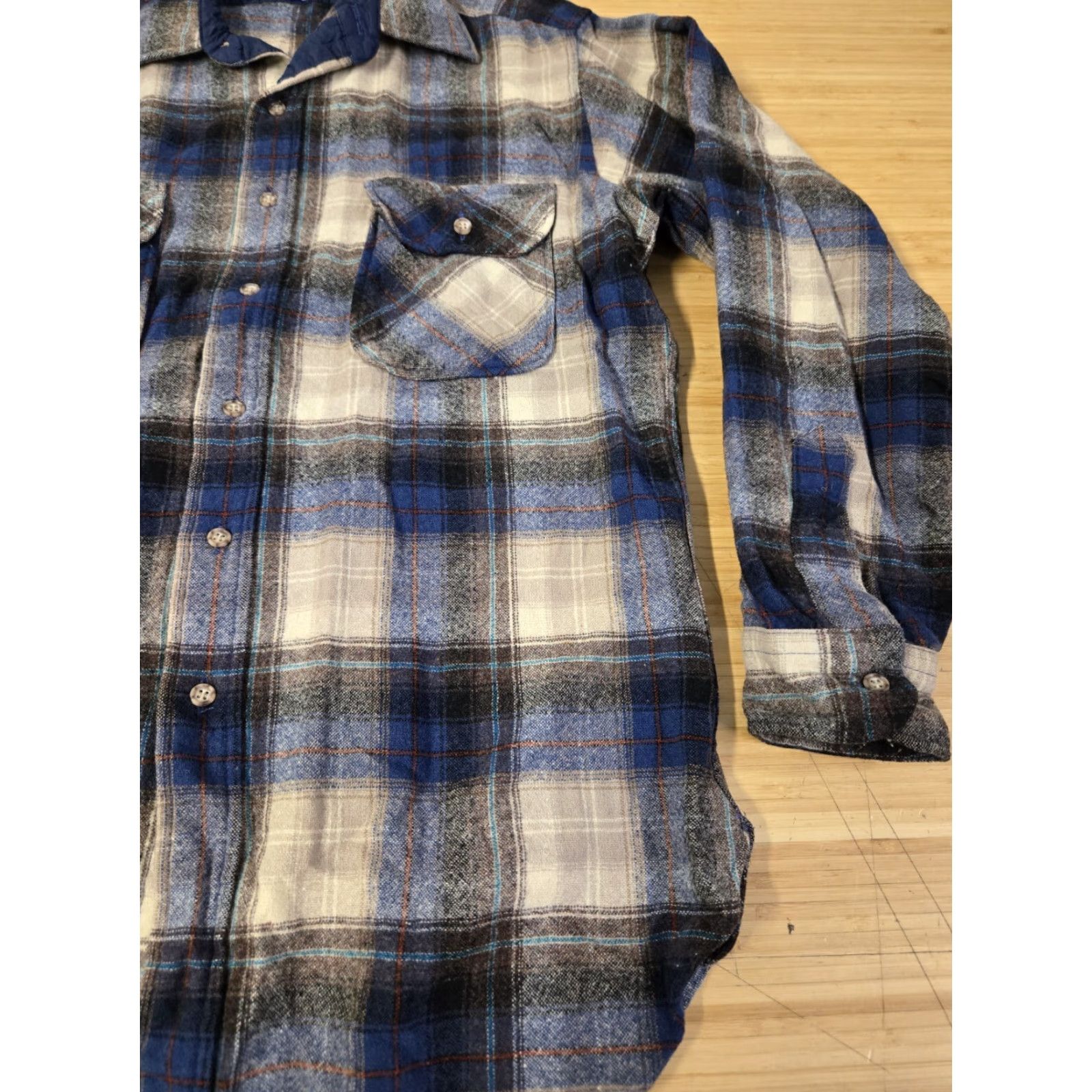 Pendleton VINTAGE Pendleton Men Button-Up Shirt L Blue Plaid 100% Virgin Wool USA Button-Down Collared Long Sleeve Regular Fit Crew? Size US L / EU 52-54 / 3 - 2 Thumbnail