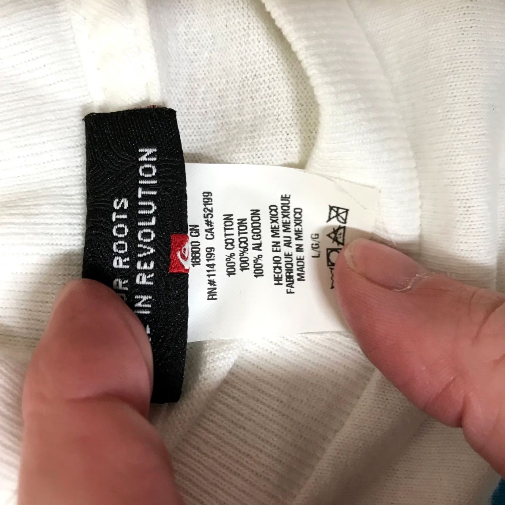 Quiksilver VINTAGE Quiksilver Shirt Unisex Adults White Graphic Print Short Sleeve Cotton Tee Mens L/G Crew Neck Navy Wave Design Size US L / EU 52-54 / 3 - 8 Thumbnail