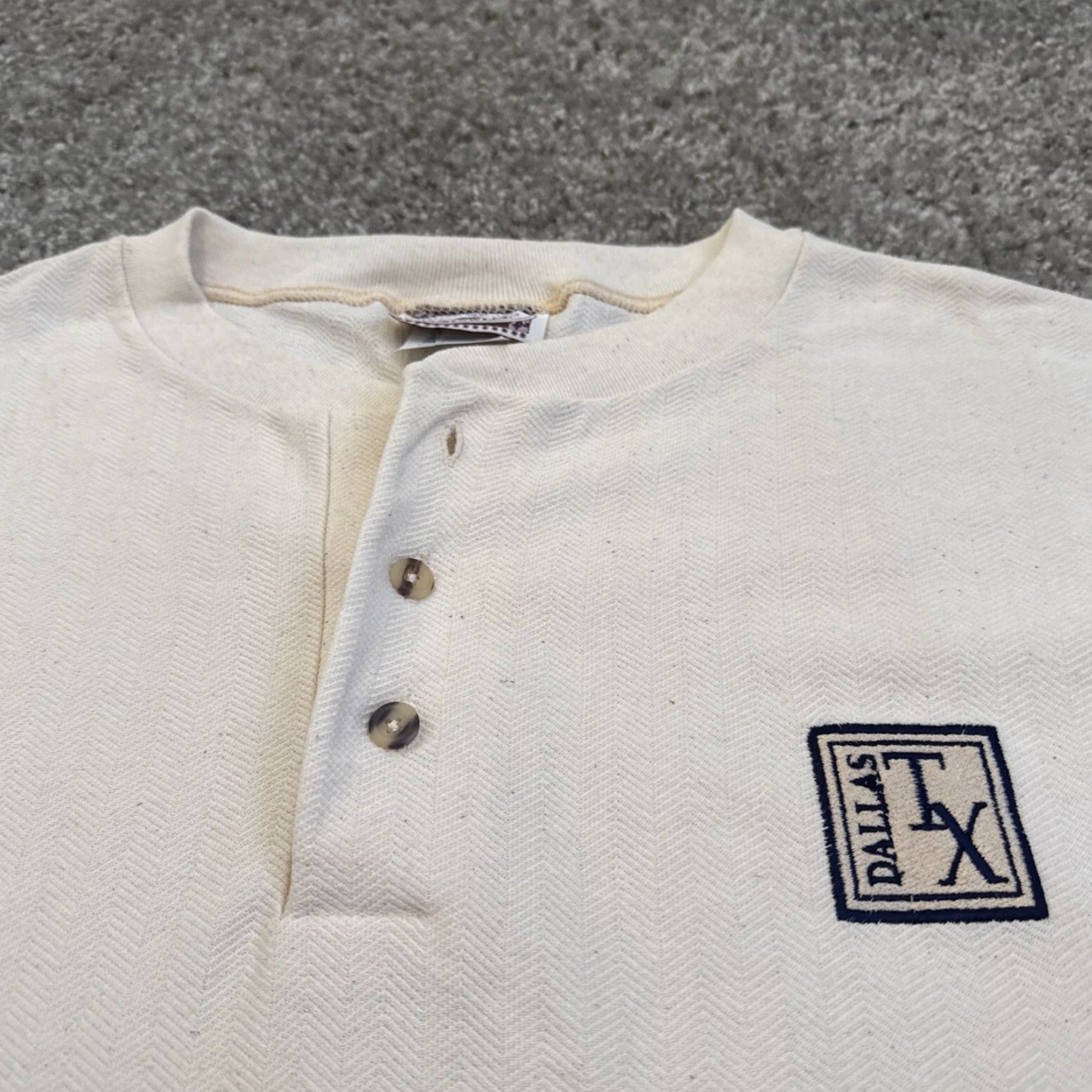 Vintage VINTAGE Dallas Texas Embroidered Henley T-Shirt Times Square Sportswear Ivory L Mens 90s Size US L / EU 52-54 / 3 - 2 Thumbnail