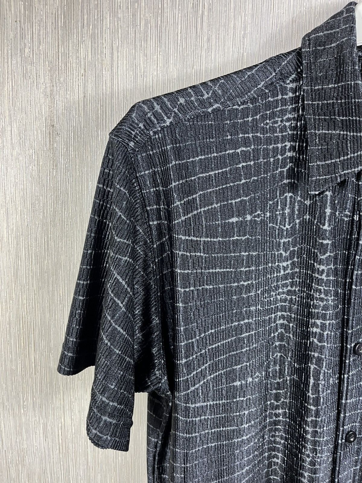 Guess × Vintage Vintage Guess USA nylon crocodile skin short sleeve shirt Size US S / EU 44-46 / 1 - 5 Thumbnail