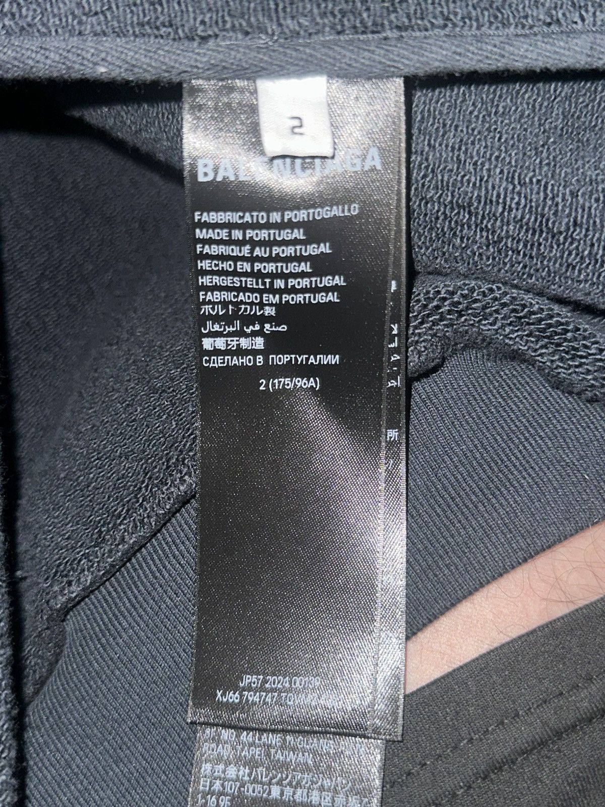Balenciaga Balenciaga Scarf incognito hoodie size 2 Size US M / EU 48-50 / 2 - 13 Thumbnail