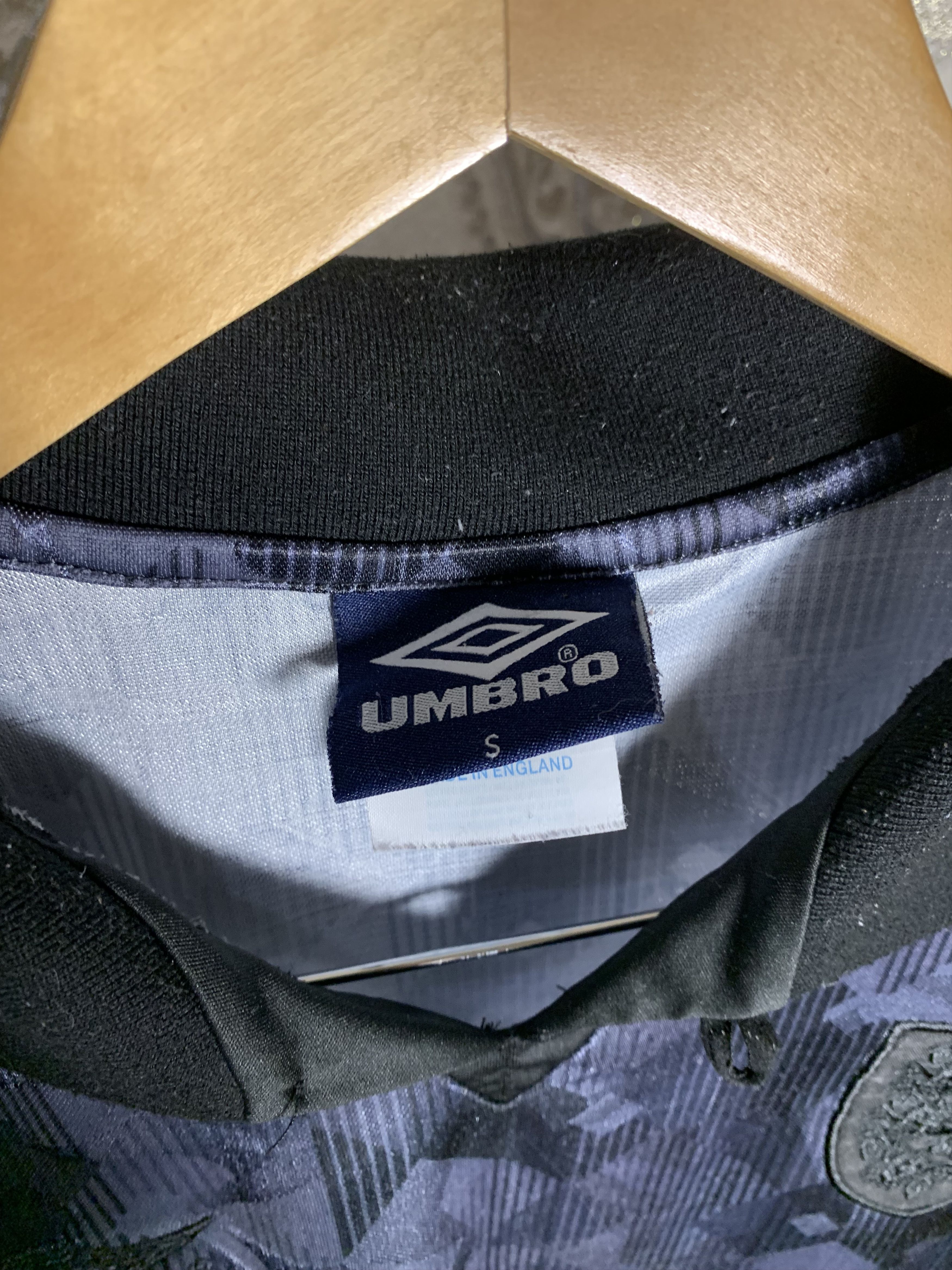 Umbro VINTAGE UMBRO ENGLAND RETRO SOCCER JERSEY MANCHESTER Y2K 90s Size US S / EU 44-46 / 1 - 3 Thumbnail