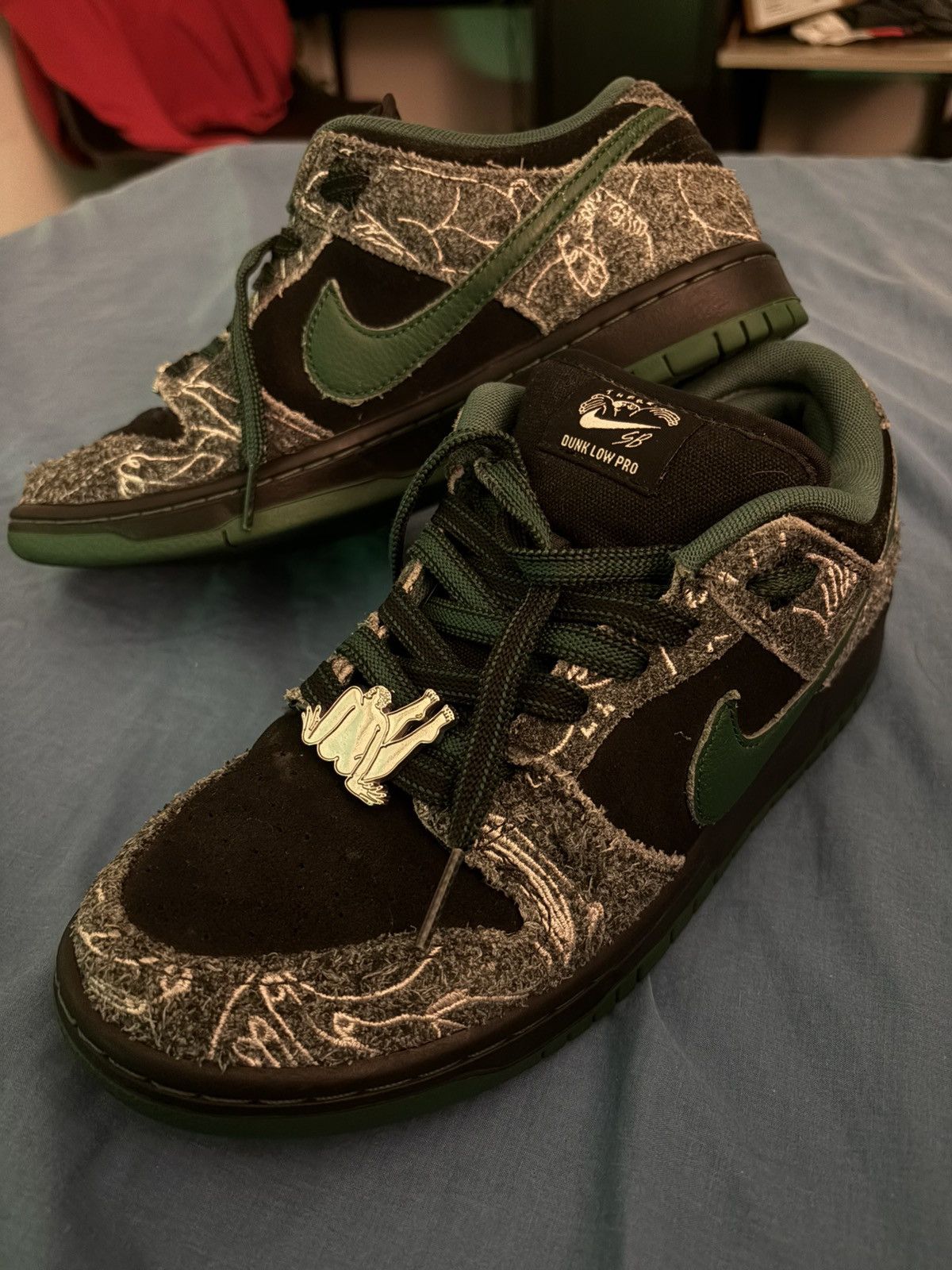 Nike Nike x There Skateboards SB Dunk Low Pro Size US 8 / EU 41 - 1 Thumbnail