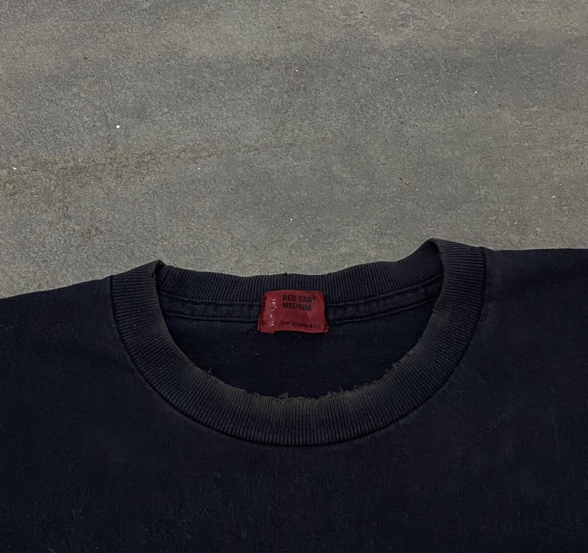 Vintage 🔥SICK Vintage Distressed Levis 501 Red Tab Tshirt Vtg Band Size US M / EU 48-50 / 2 - 7 Thumbnail