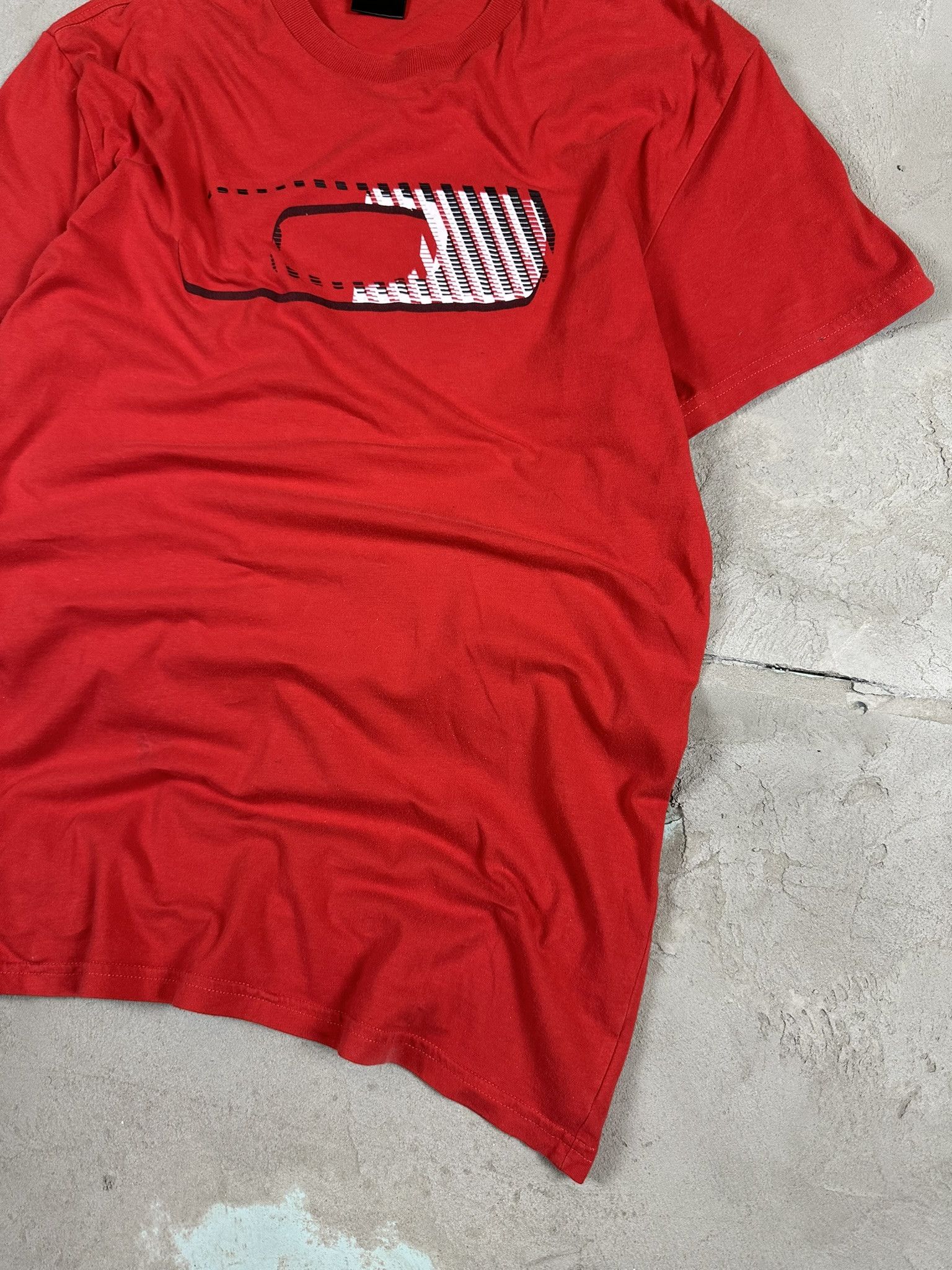 Oakley Vintage Y2k Oakley Circle Logo T-shirt Size US M / EU 48-50 / 2 - 4 Thumbnail