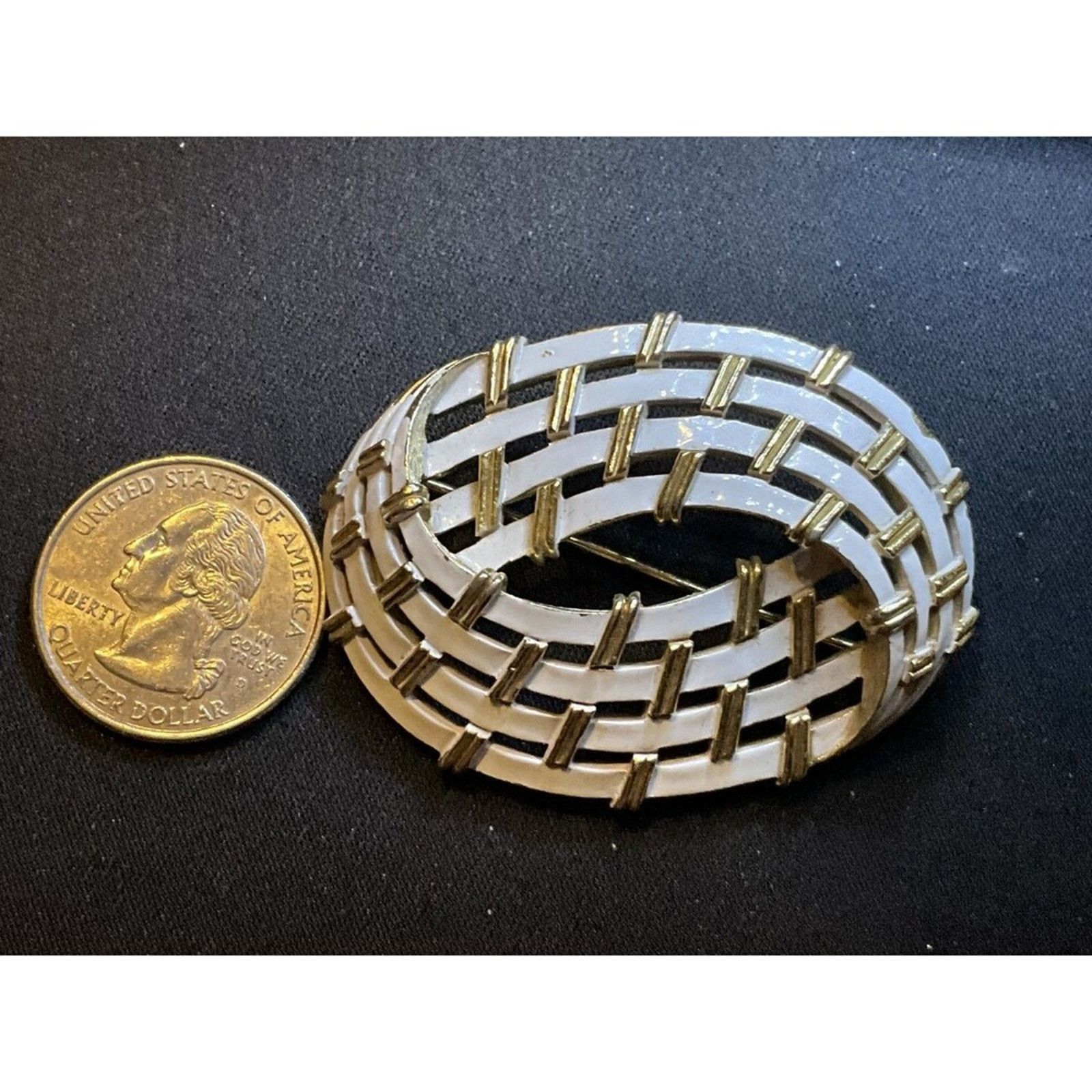 Other White Enamel Gold Tone Vintage Crown Trifari Brooch Size ONE SIZE - 4 Thumbnail