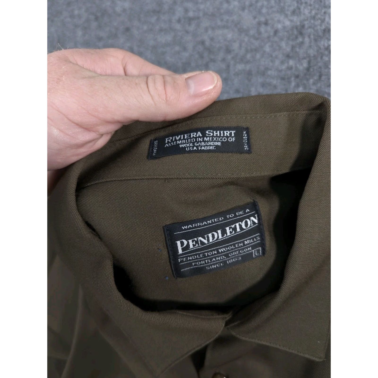Pendleton VINTAGE Pendleton Riviera Shirt Men’s L Dark Green/Brown Wool USA Fabrics Shirt Mens L Green Wool Button-Up Size US L / EU 52-54 / 3 - 5 Thumbnail