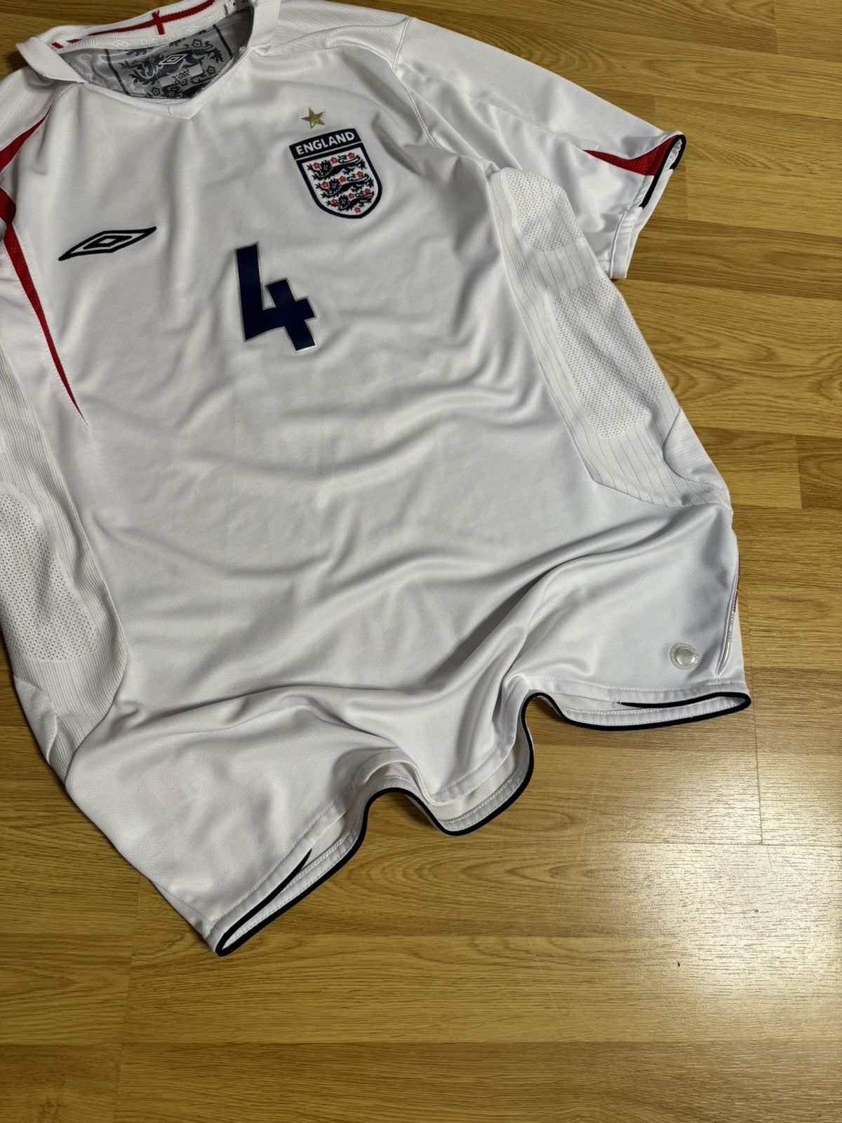 Umbro × Vintage Blokecore ⚽️ England 2005 - 2007 home #4 GERRARD football kit Size US L / EU 52-54 / 3 - 4 Thumbnail