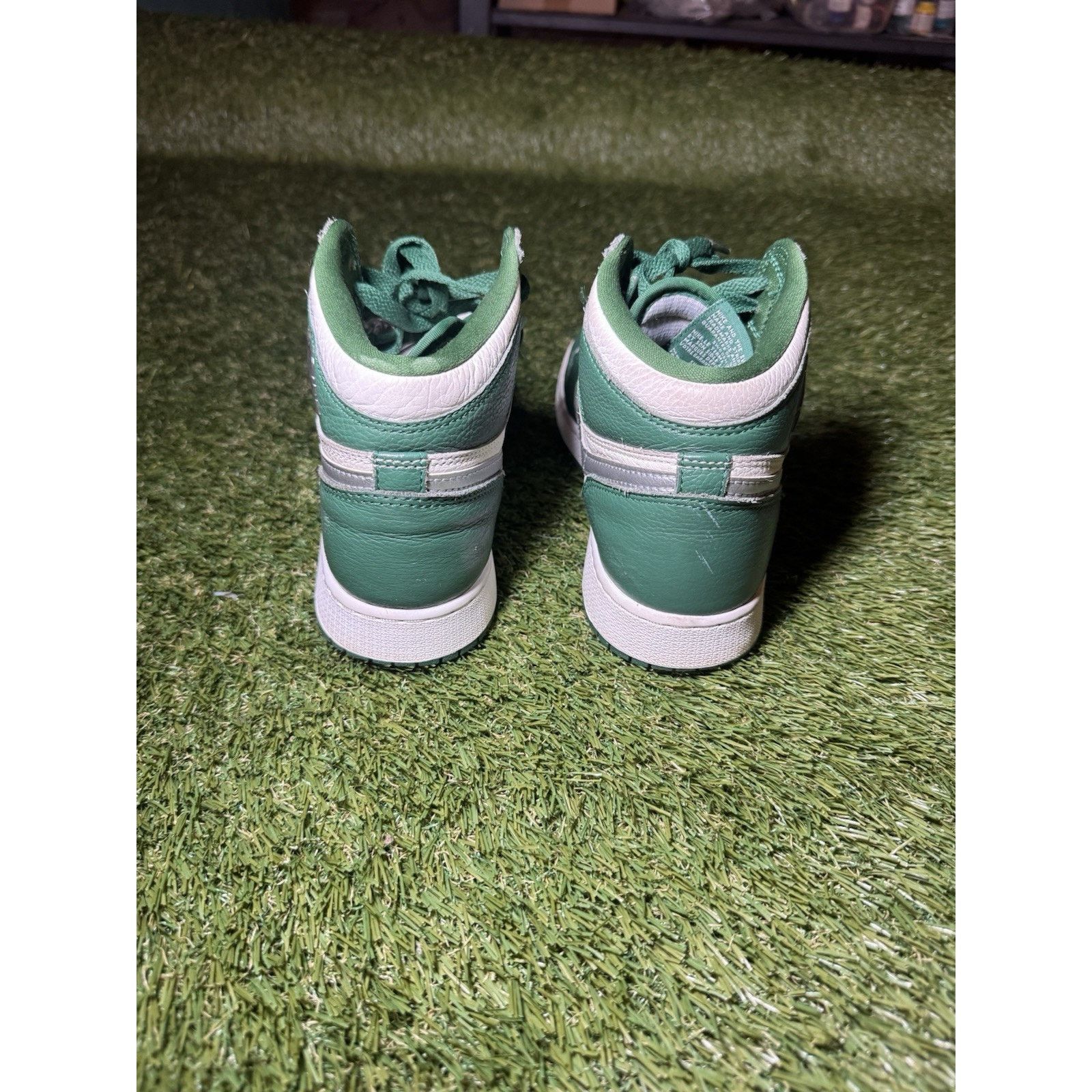 Jordan Brand Jordan 1 Retro OG High Gorge Green Size 7y / 8.5 Women’s Size US 7 / EU 40 - 3 Thumbnail