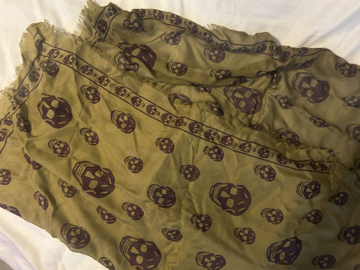 Alexander McQueen Alexander mcqueen cashmere bandana scarf skulls olive Size ONE SIZE - 3 Thumbnail