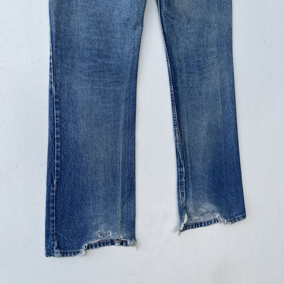 Levi's Thrashed Crotch Rip / Blowout Levi’s 517 Flared Bella Hadid Size US 32 / EU 48 - 11 Thumbnail