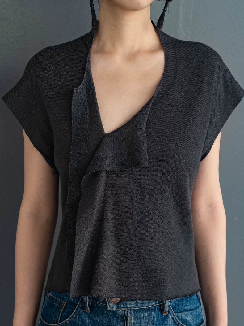 Comme des Garcons Comme Des Garcons Grey asymmetric wool knit top Size XS / US 0-2 / IT 36-38 - 6 Thumbnail