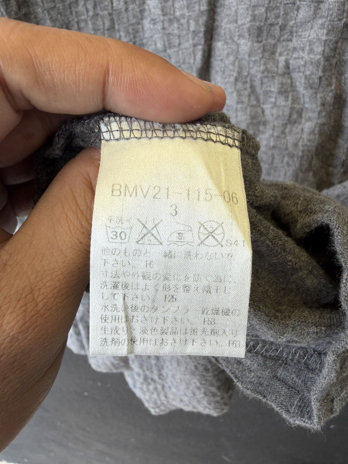 Burberry VINTAGE Burberry Black Label V-Neck Long Sleeve T-Shirt Size US L / EU 52-54 / 3 - 4 Thumbnail