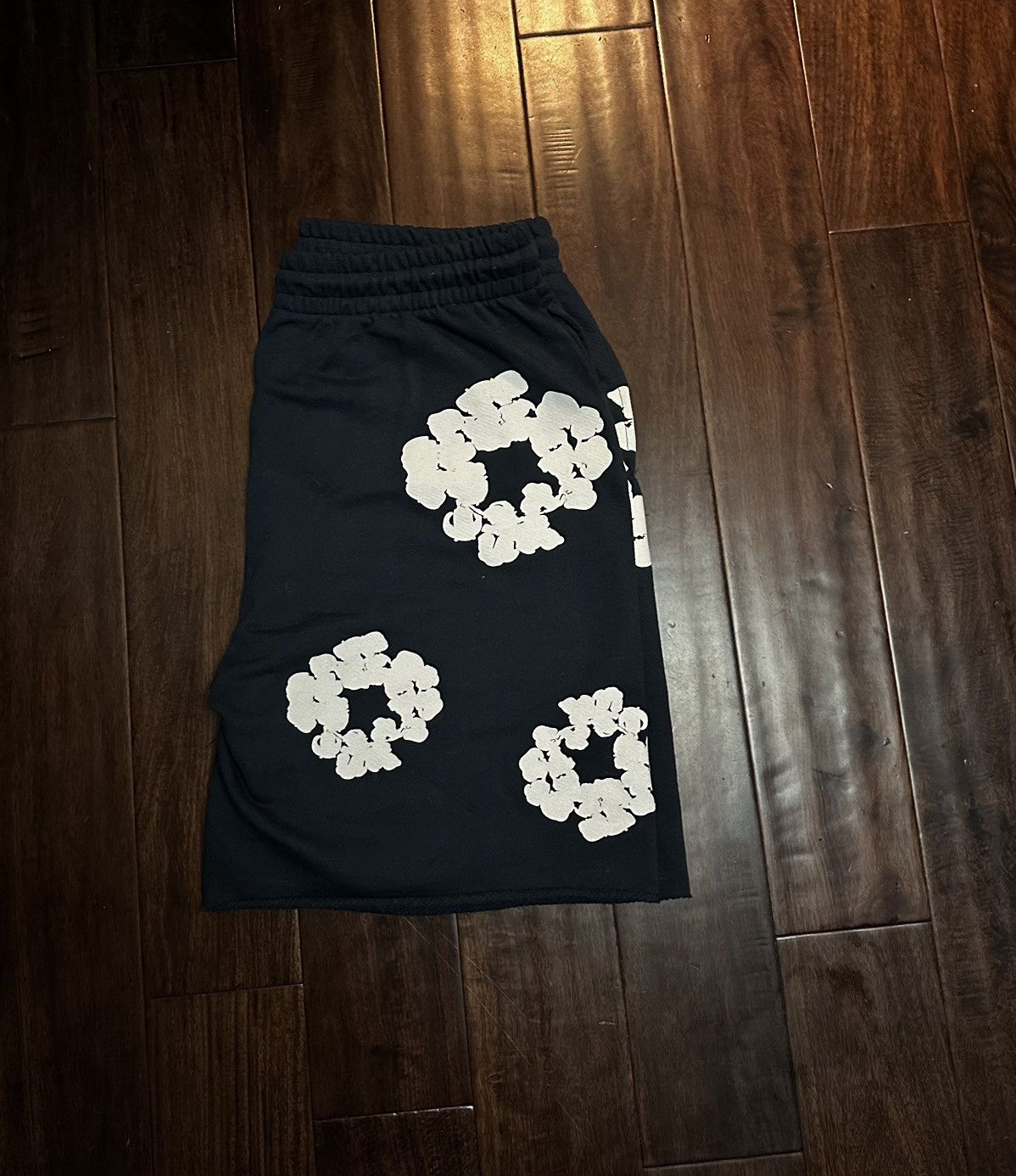 Designer Denim Tears-The Cotton Wreath Shorts navy Size US 40 / EU 56 - 3 Thumbnail