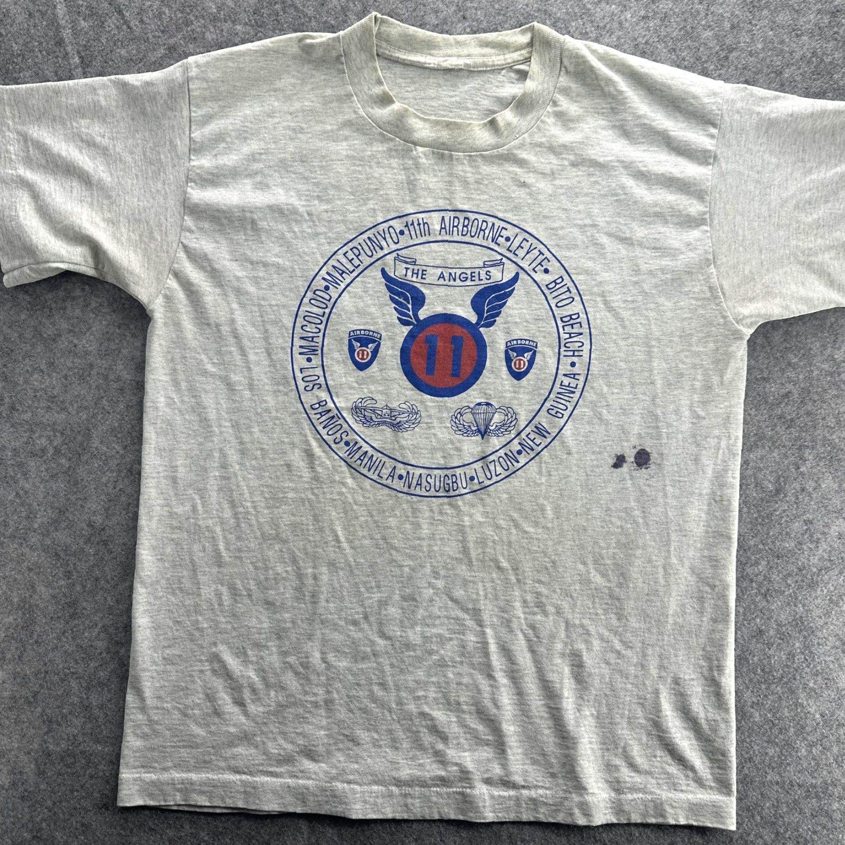 Vintage VINTAGE Screen Stars 11th Airborne Division T-Shirt Mens Medium Gray WWII Paratrooper 90s Military Graphic Size US M / EU 48-50 / 2 - 3 Thumbnail