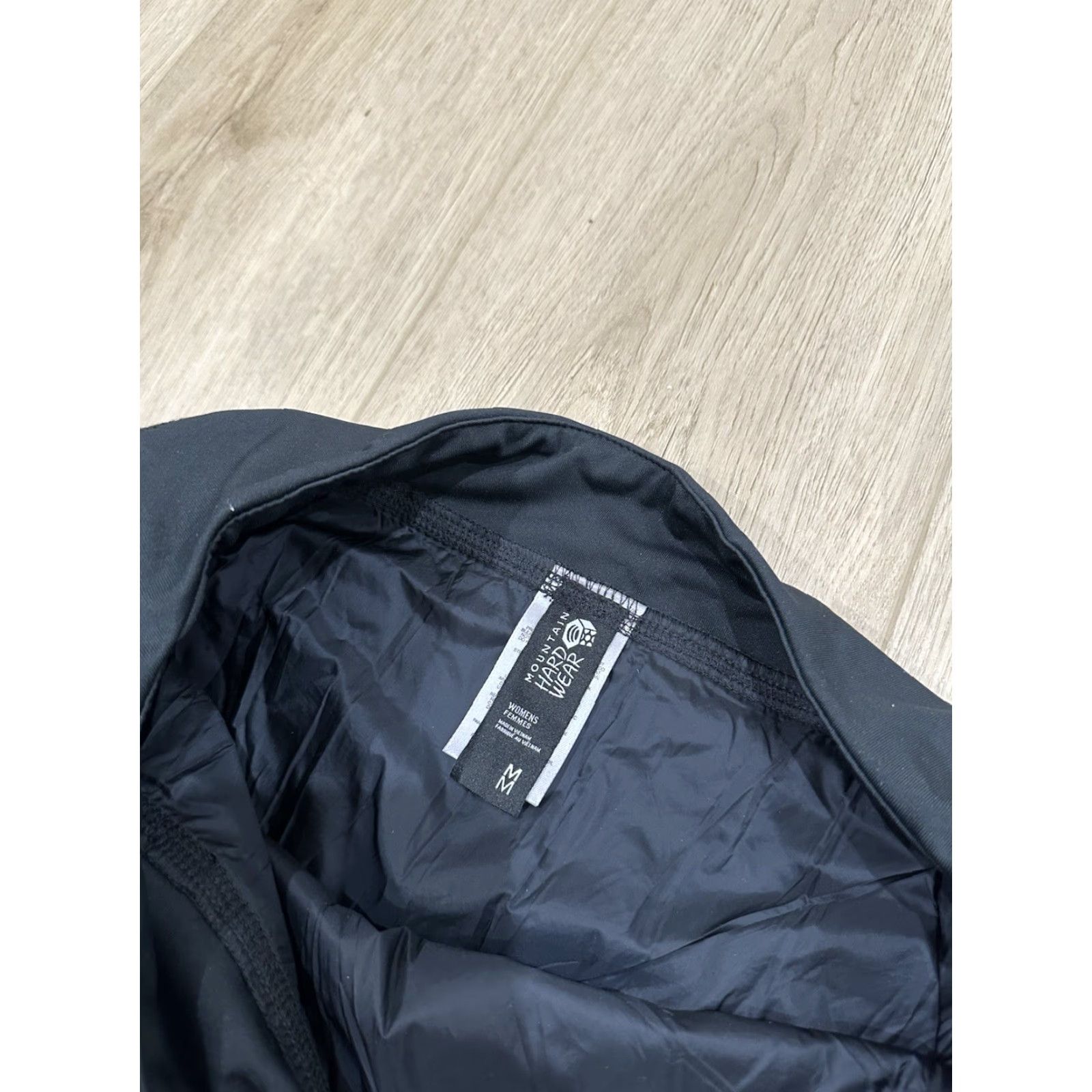 Mountain Hardwear VINTAGE? Wait item is NWT Mountain HardWear Trekkin M Black Insulated Quilted Mini Skirt Snow OL6862 Size 32" / US 10 / IT 46 - 5 Thumbnail