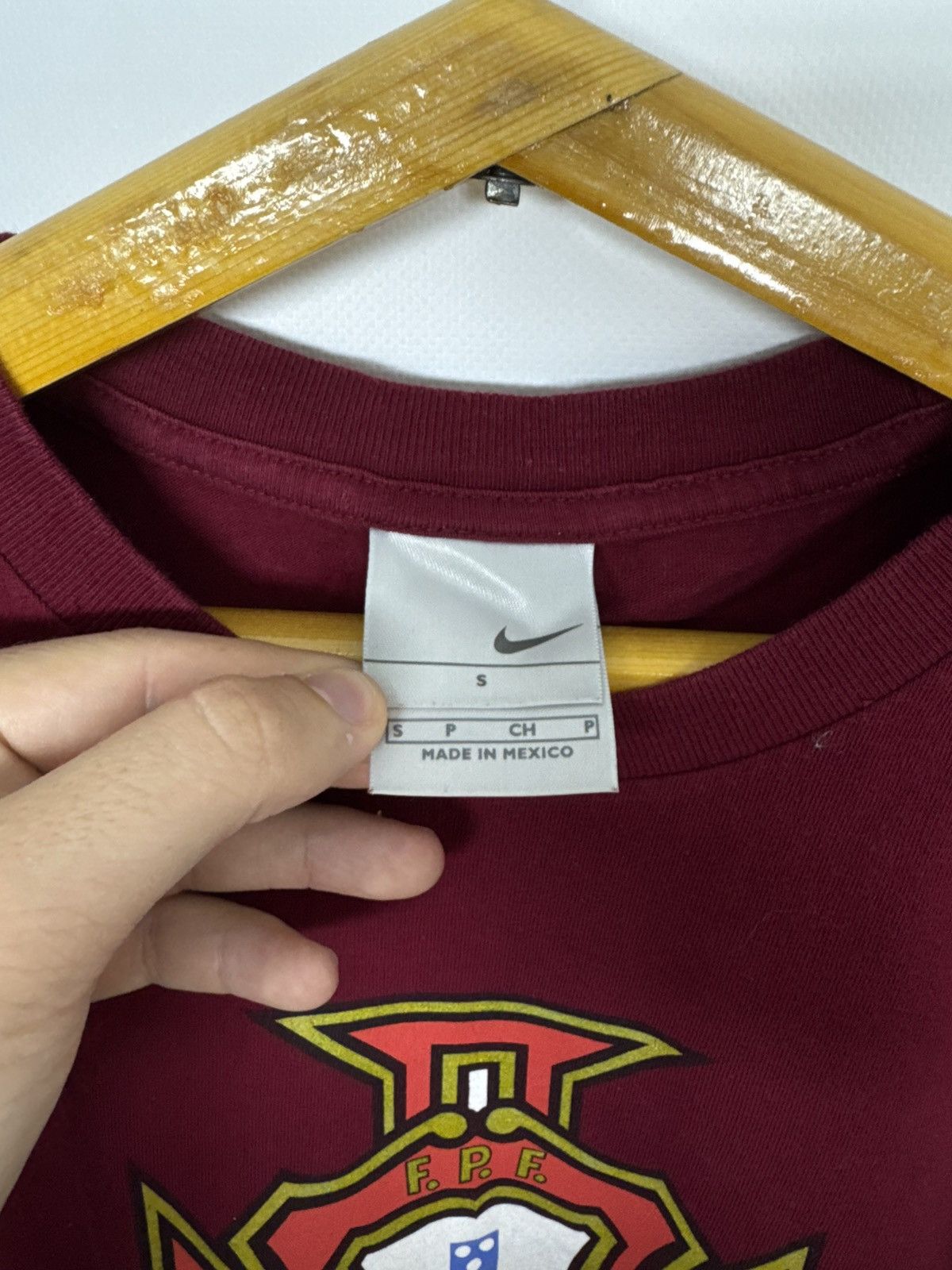 Nike Vintage Y2k Nike Portugal Football Center Swoosh T-shirt Size US S / EU 44-46 / 1 - 11 Thumbnail