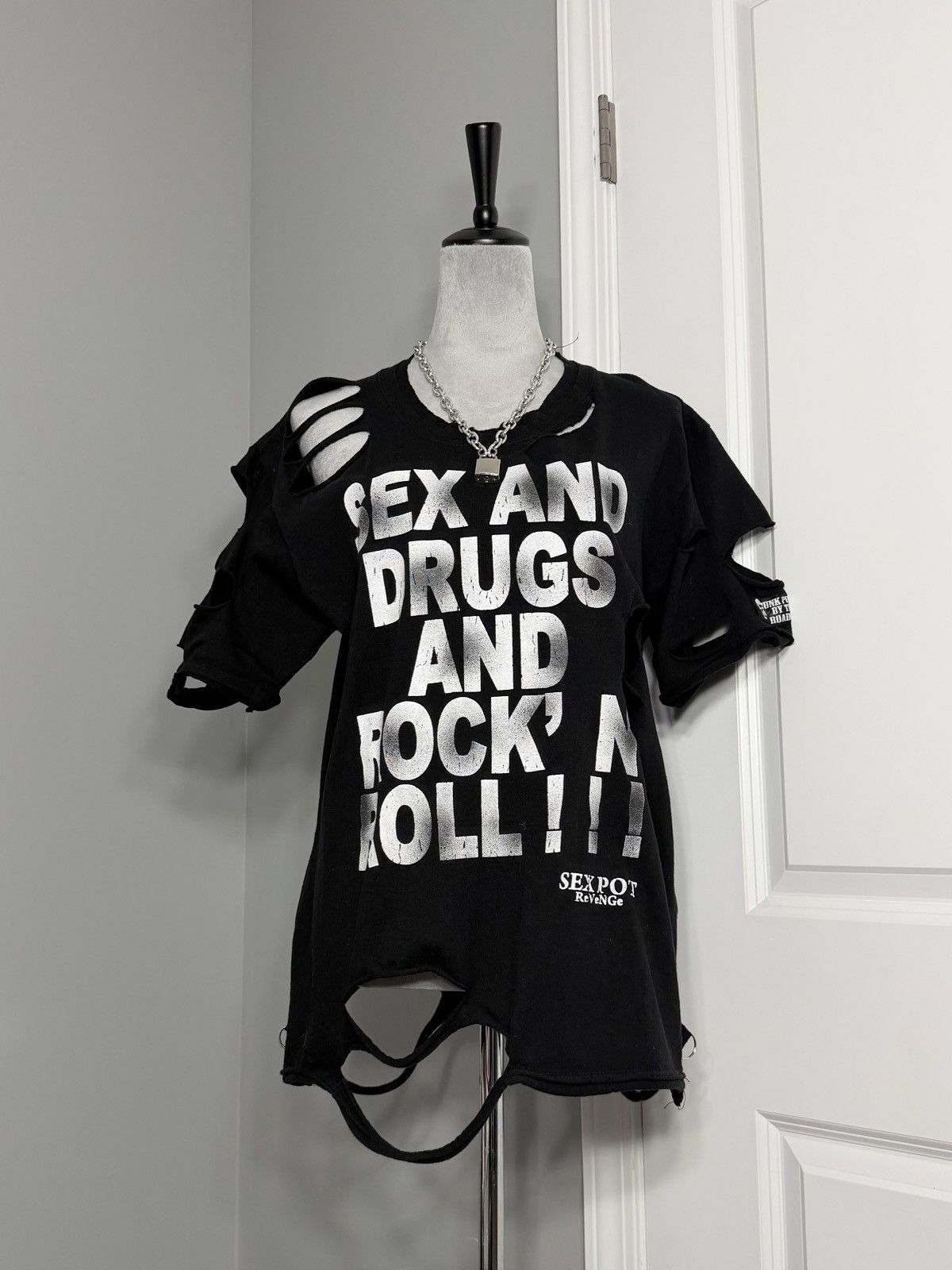 Sex Pot ReVeNGe Sex Pot Revenge Distressed Graphic Shirt Size US L / EU 52-54 / 3 - 1 Thumbnail