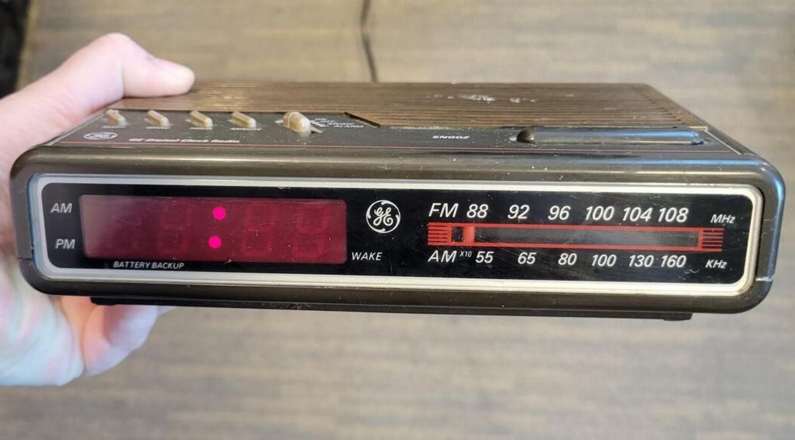 Genuine Leather Vintage GE Digital Clock Radio AM/FM Size ONE SIZE - 1 Thumbnail