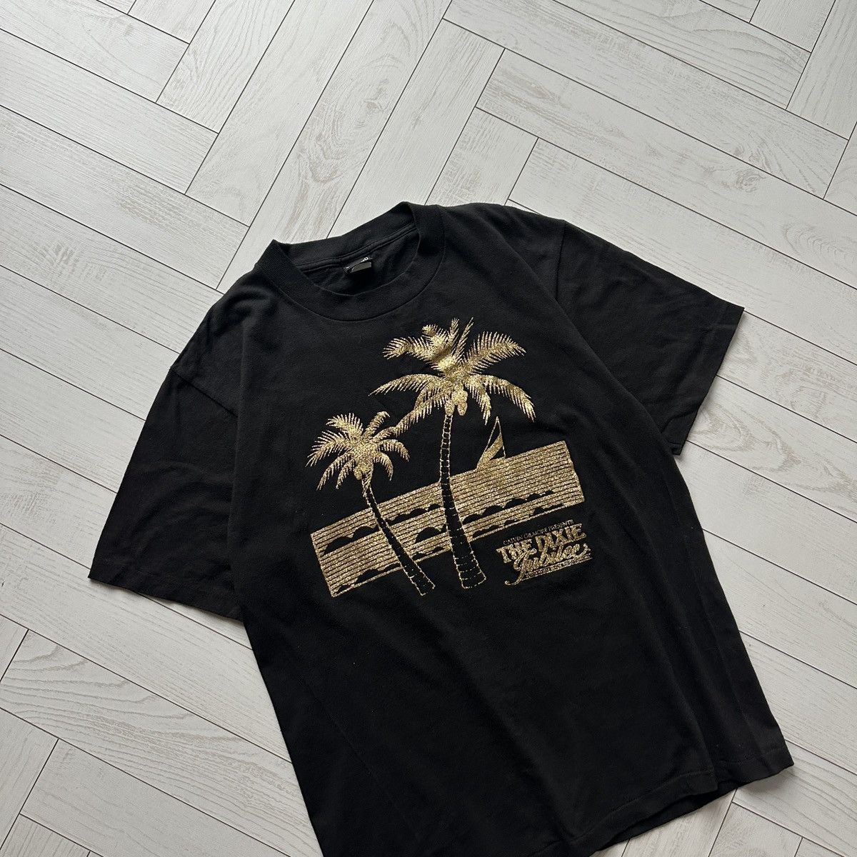 Vintage Vintage 90s Diamond Dust Calvin Gilmore Jubilee Glitter tee Size US L / EU 52-54 / 3 - 3 Thumbnail