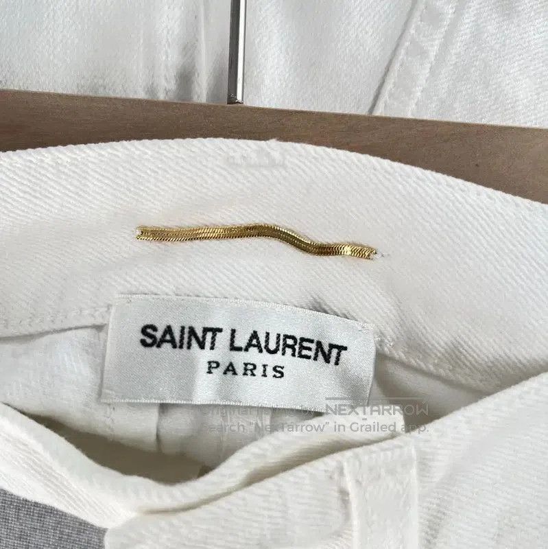 Yves Saint Laurent Saint Laurent White Summer Women's Shorts . Size 22" - 5 Thumbnail