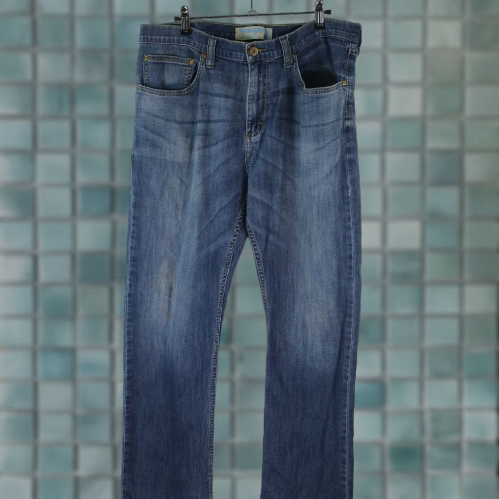 Wrangler Wrangler Mens Straight Fit Jeans Blue Denim Size 34x30 5-Pocket Design Belt Loops Front Flat Front Rise High Regular Cuff 8 in Mens Size US 34 / EU 50 - 1 Thumbnail