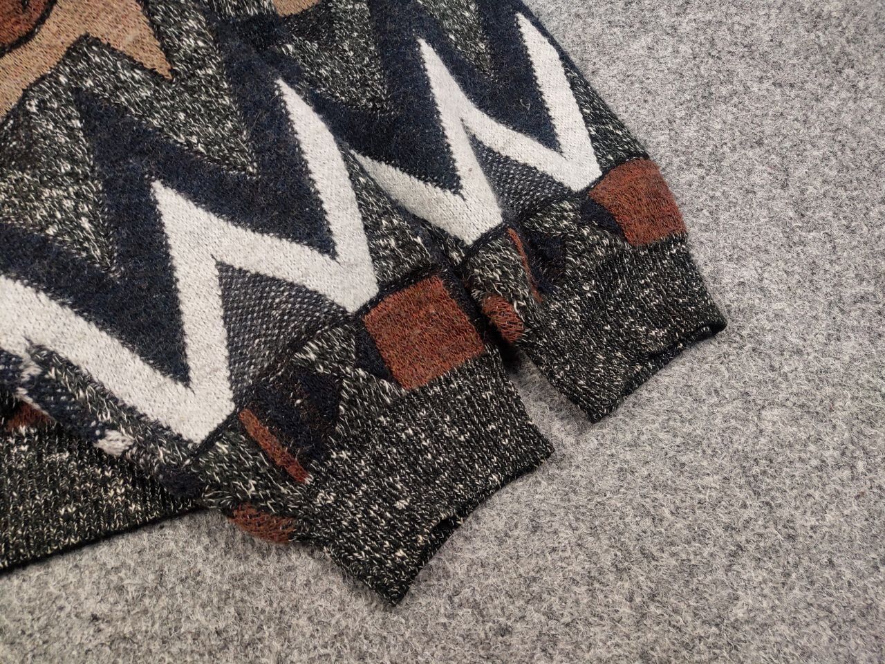 Japanese Brand Vintage 90's Japanese Style Knit Art Gray Pattern Cardigan Size US L / EU 52-54 / 3 - 14 Thumbnail