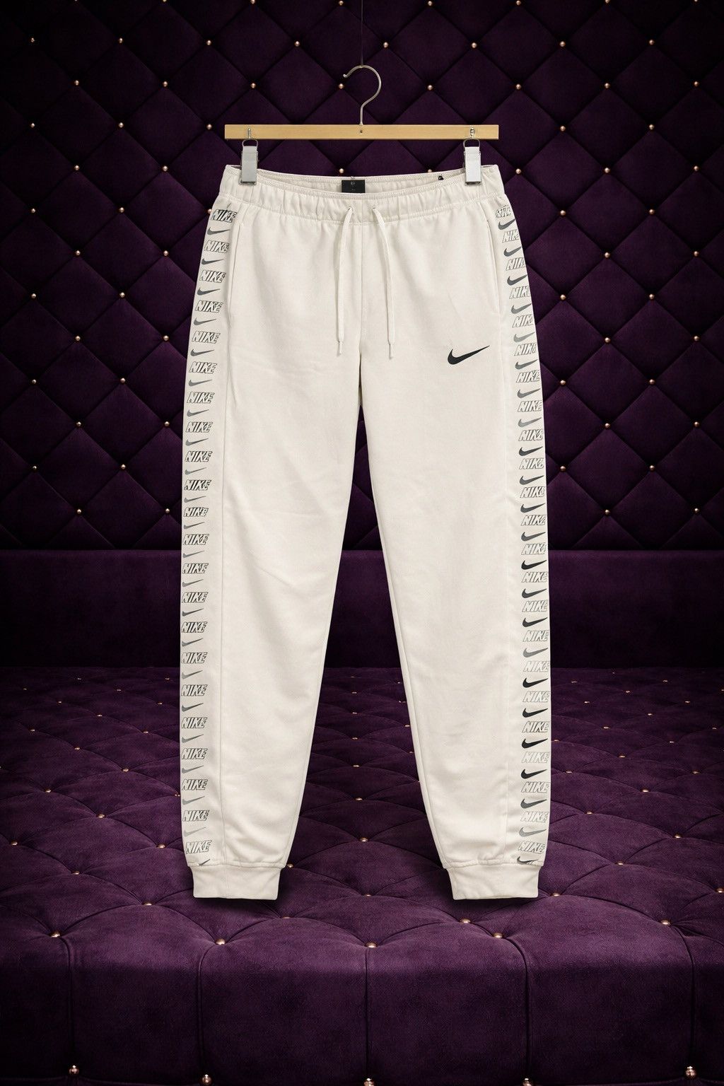 Nike NIKE SWOOSH LOGO JOGGER SWEATPANTS Size US 32 / EU 48 - 1 Preview