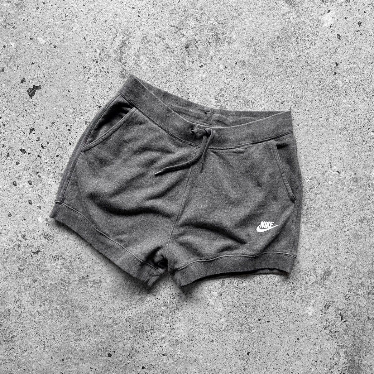 Nike Nike Womens Grey Fleece Sweat Shorts Casual Sportswear Logo Size 30" / US 8 / IT 44 - 3 Thumbnail