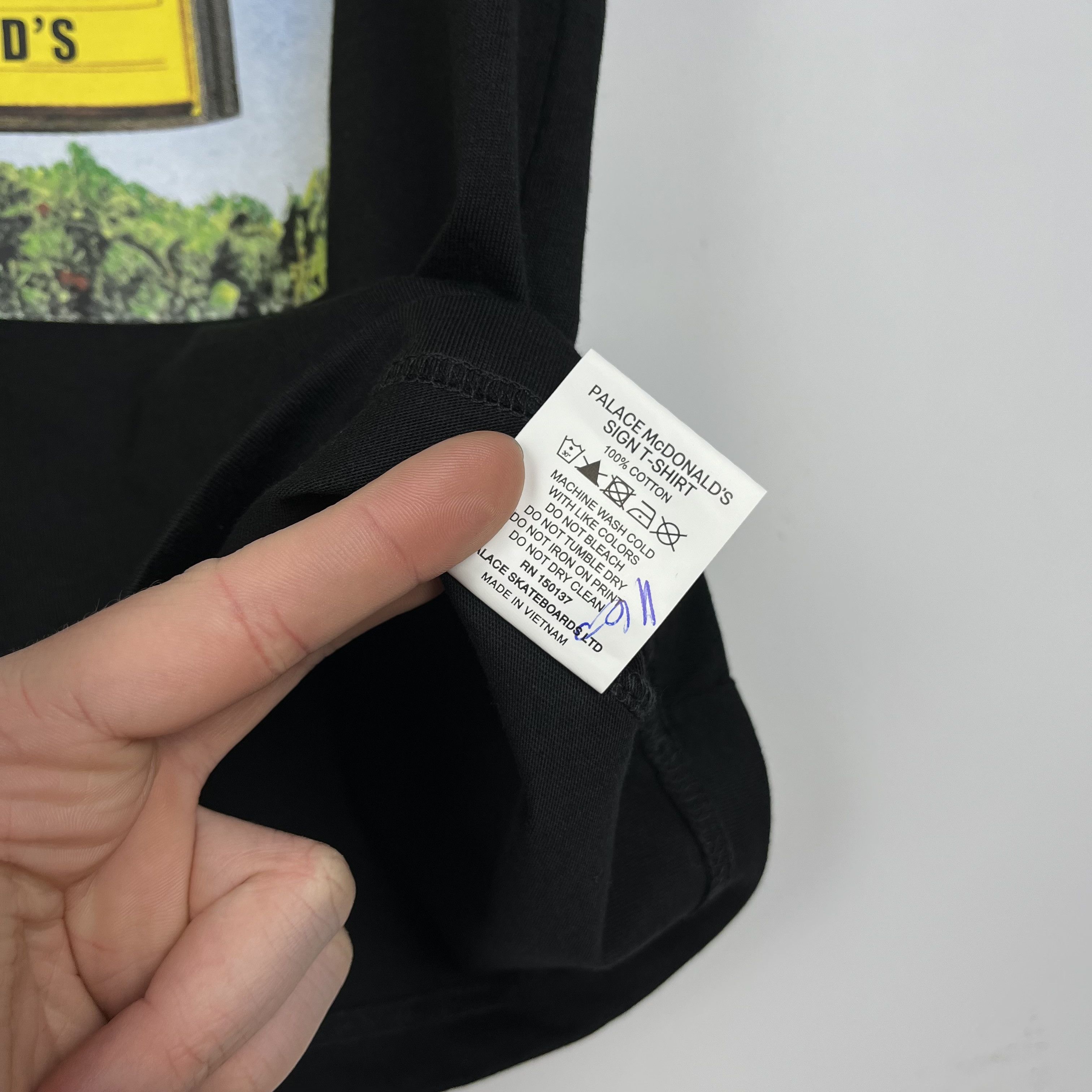 Palace NWOT Palace X McDonald’s Sign Big Logo T Shirt Size US S / EU 44-46 / 1 - 12 Thumbnail